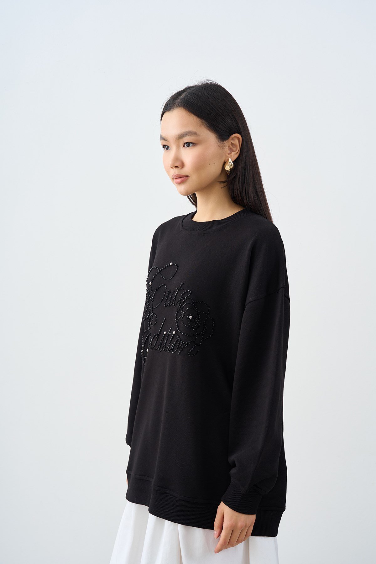 Önü İşlemeli Balon Kol Sweatshirt Siyah