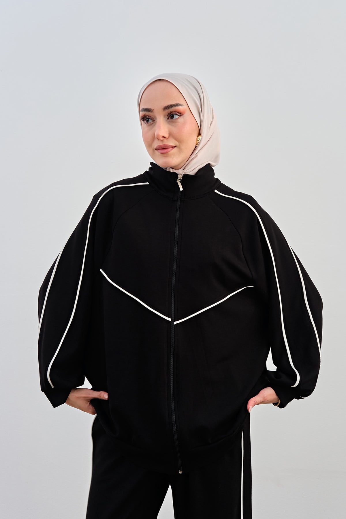 Şerit Detay Beli Lastikli Fermuarlı Takım Siyah