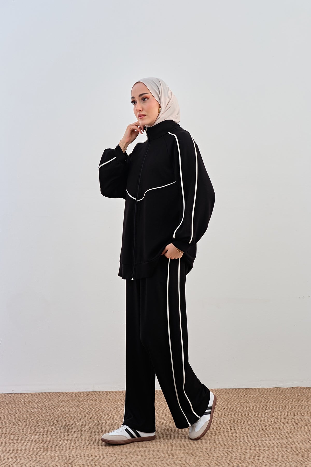 Şerit Detay Beli Lastikli Fermuarlı Takım Siyah
