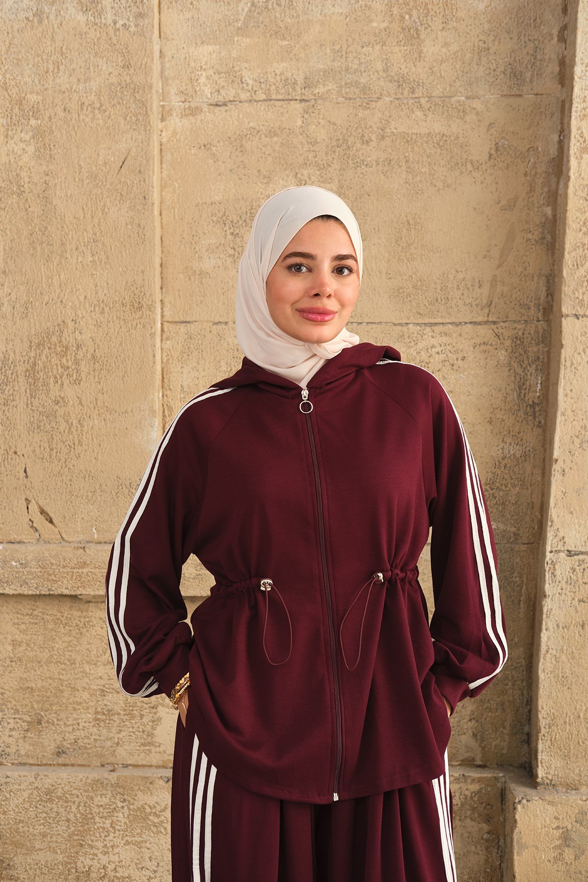 Şerit Detaylı Kapüşonlu Takım Bordo