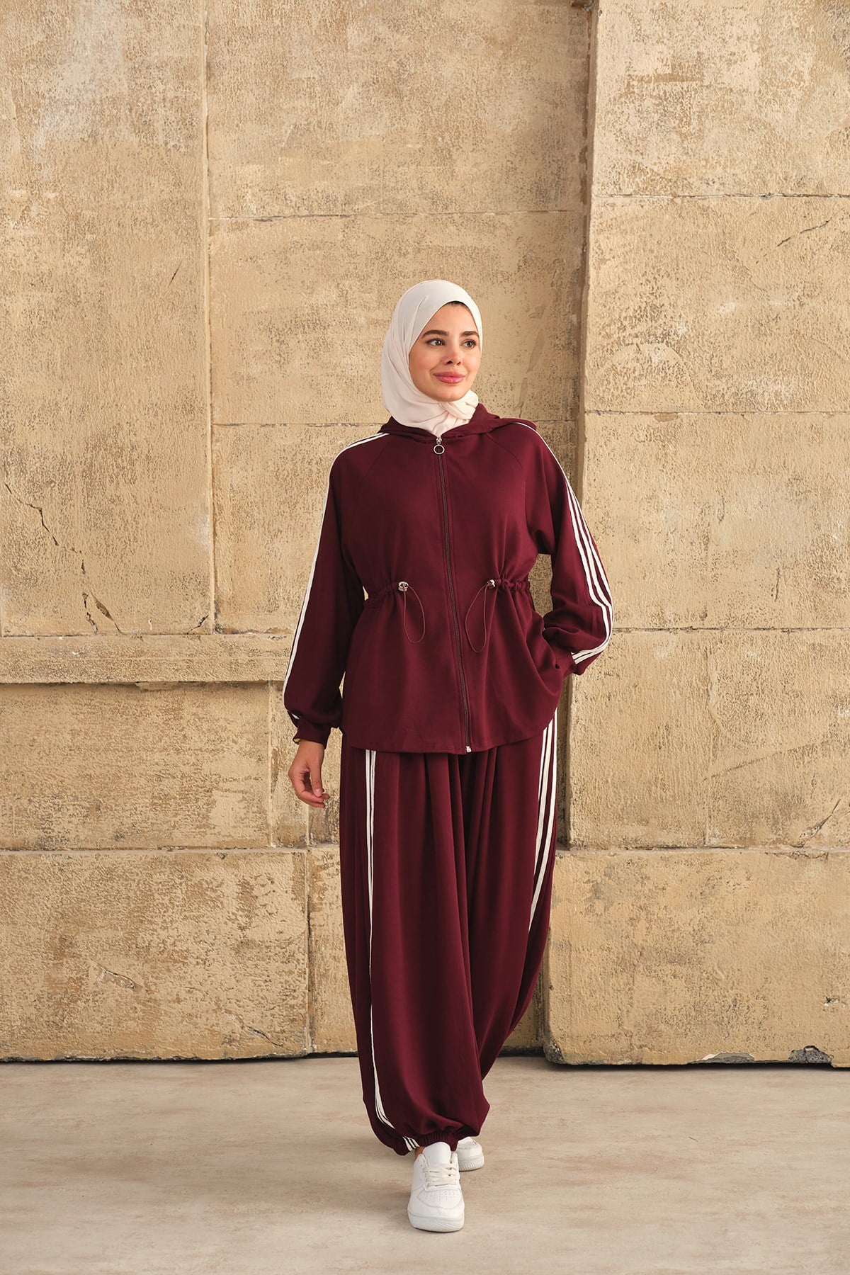 Şerit Detaylı Kapüşonlu Takım Bordo