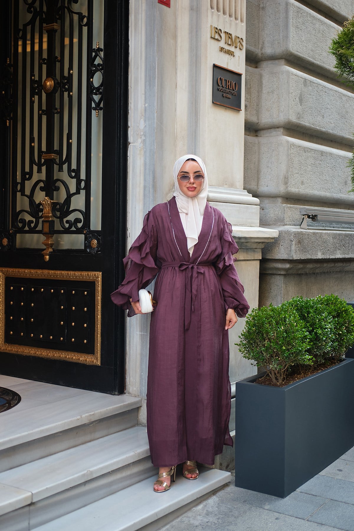Şerit Taş Detay Bel Bağlamalı Kolları Fırfırlı Tül Uzun Kimono Mürdüm