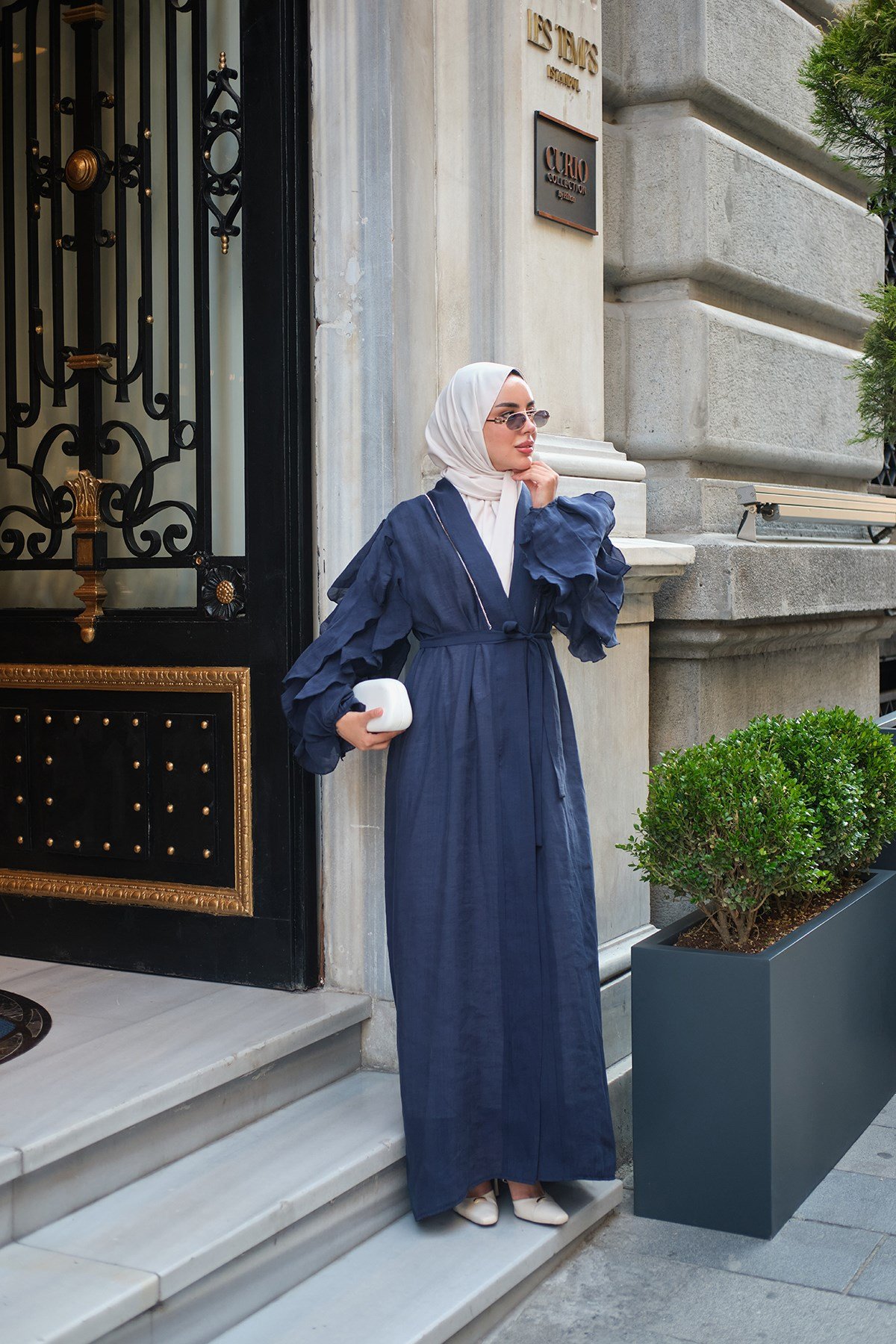 Şerit Taş Detay Bel Bağlamalı Kolları Fırfırlı Tül Uzun Kimono Lacivert