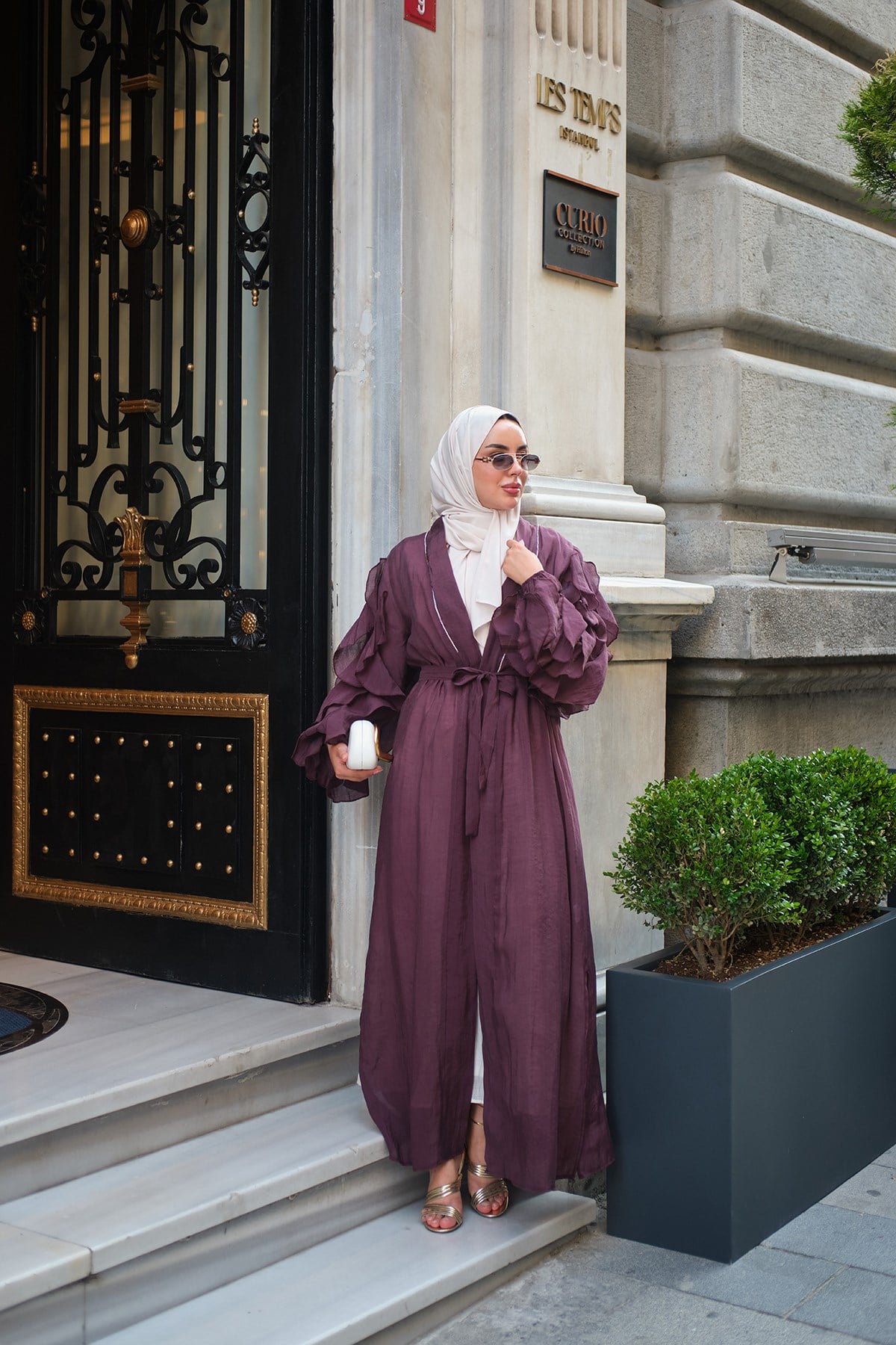 Şerit Taş Detay Bel Bağlamalı Kolları Fırfırlı Tül Uzun Kimono Mürdüm