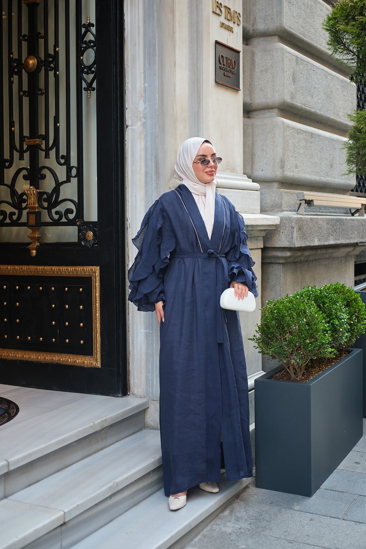 Şerit Taş Detay Bel Bağlamalı Kolları Fırfırlı Tül Uzun Kimono Lacivert
