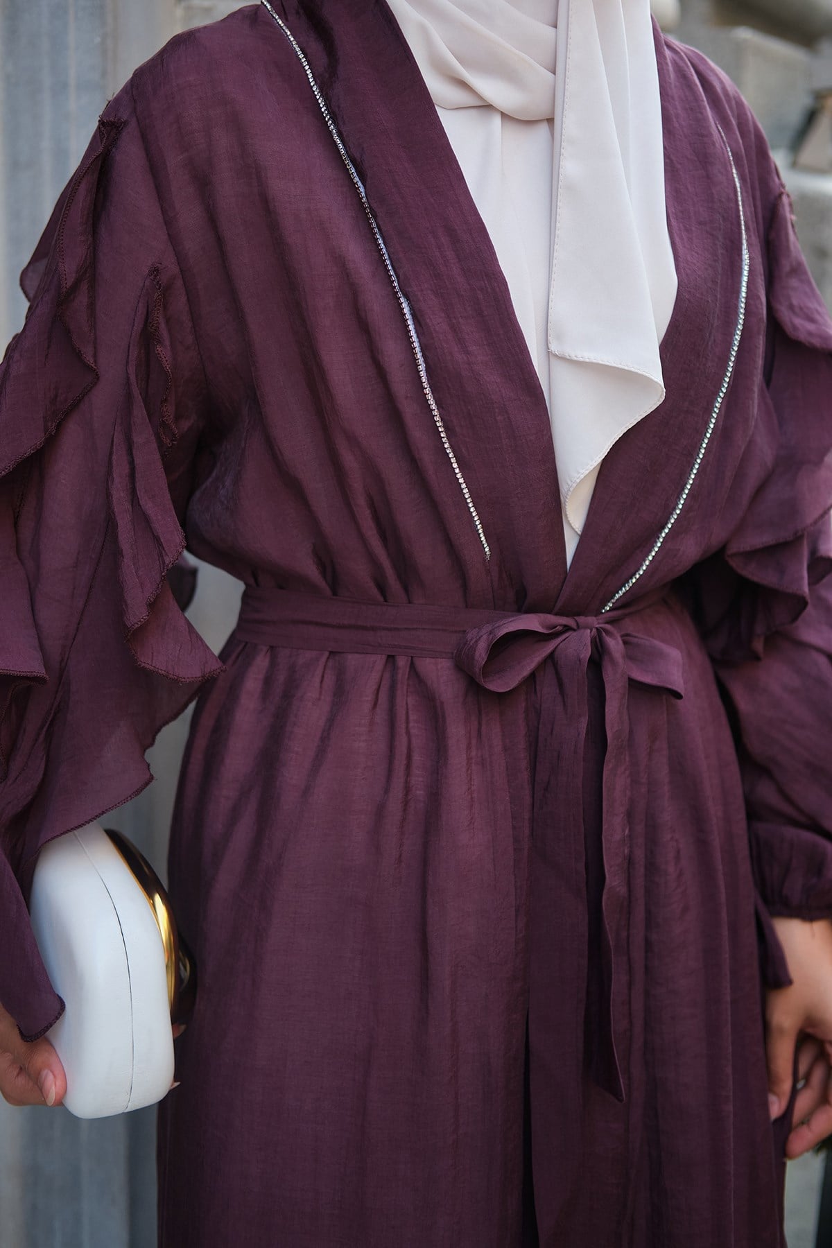 Şerit Taş Detay Bel Bağlamalı Kolları Fırfırlı Tül Uzun Kimono Mürdüm