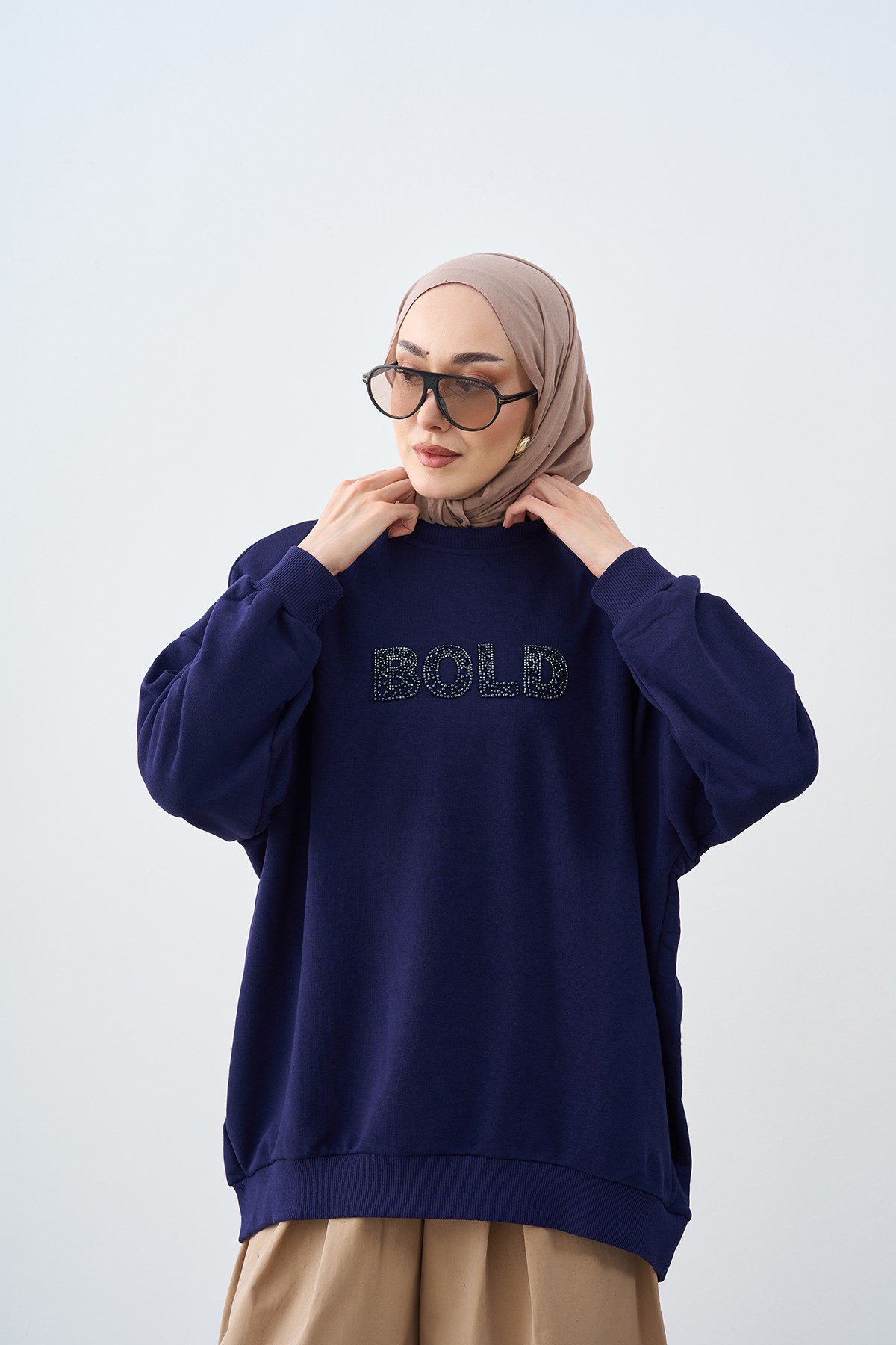 Taş İşlemeli Bisiklet Yaka Sweatshirt Lacivert