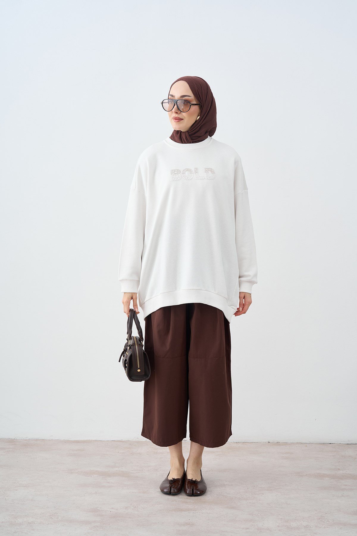 Taş İşlemeli Bisiklet Yaka Sweatshirt Ekru