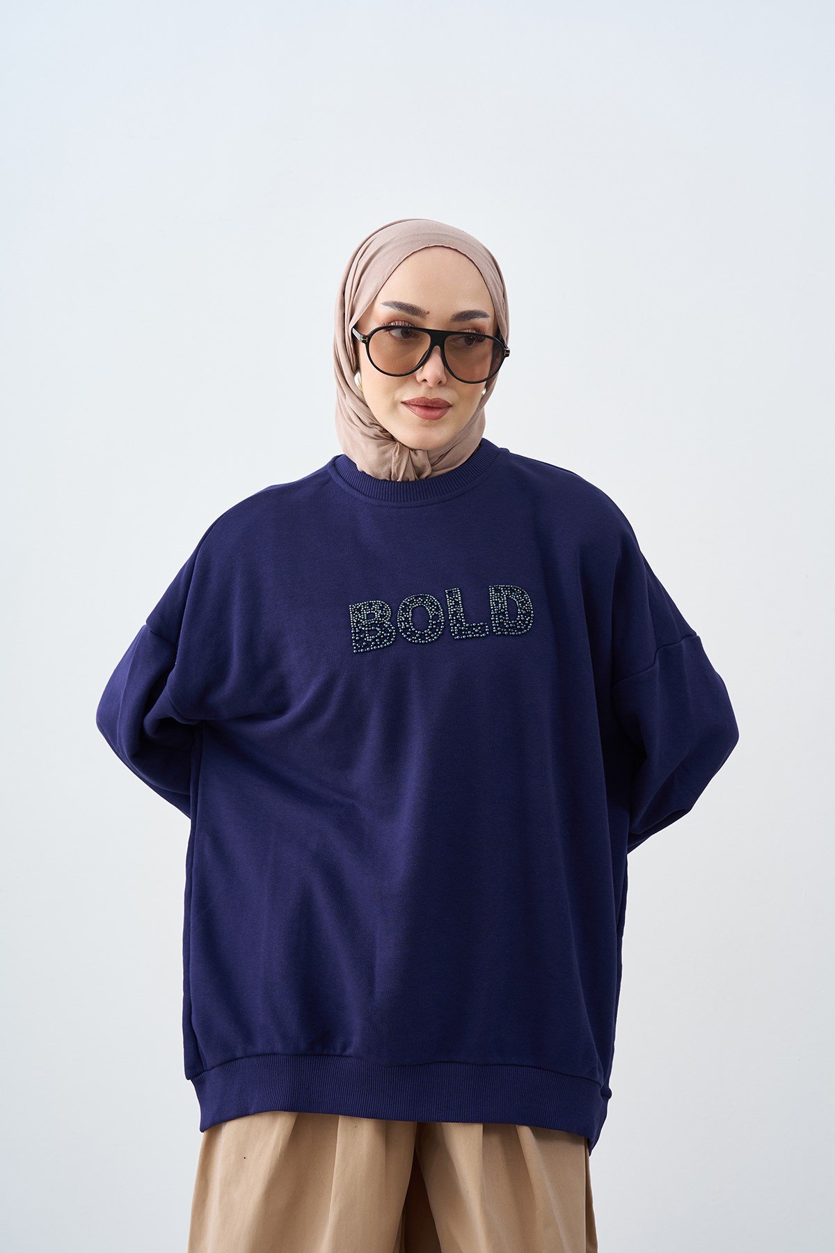 Taş İşlemeli Bisiklet Yaka Sweatshirt Lacivert