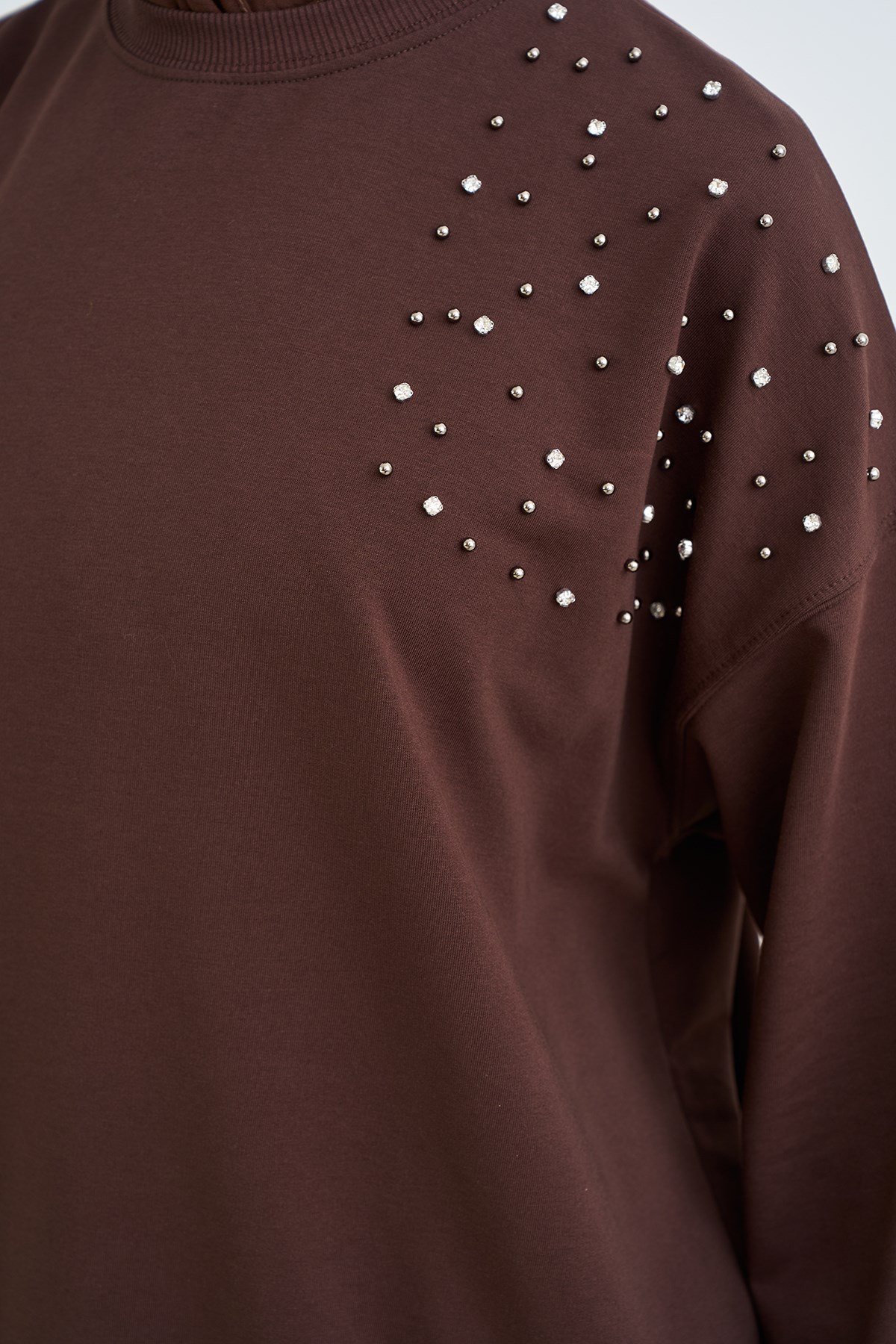 Taş Ve İnci Detaylı Sweatshirt Kahverengi