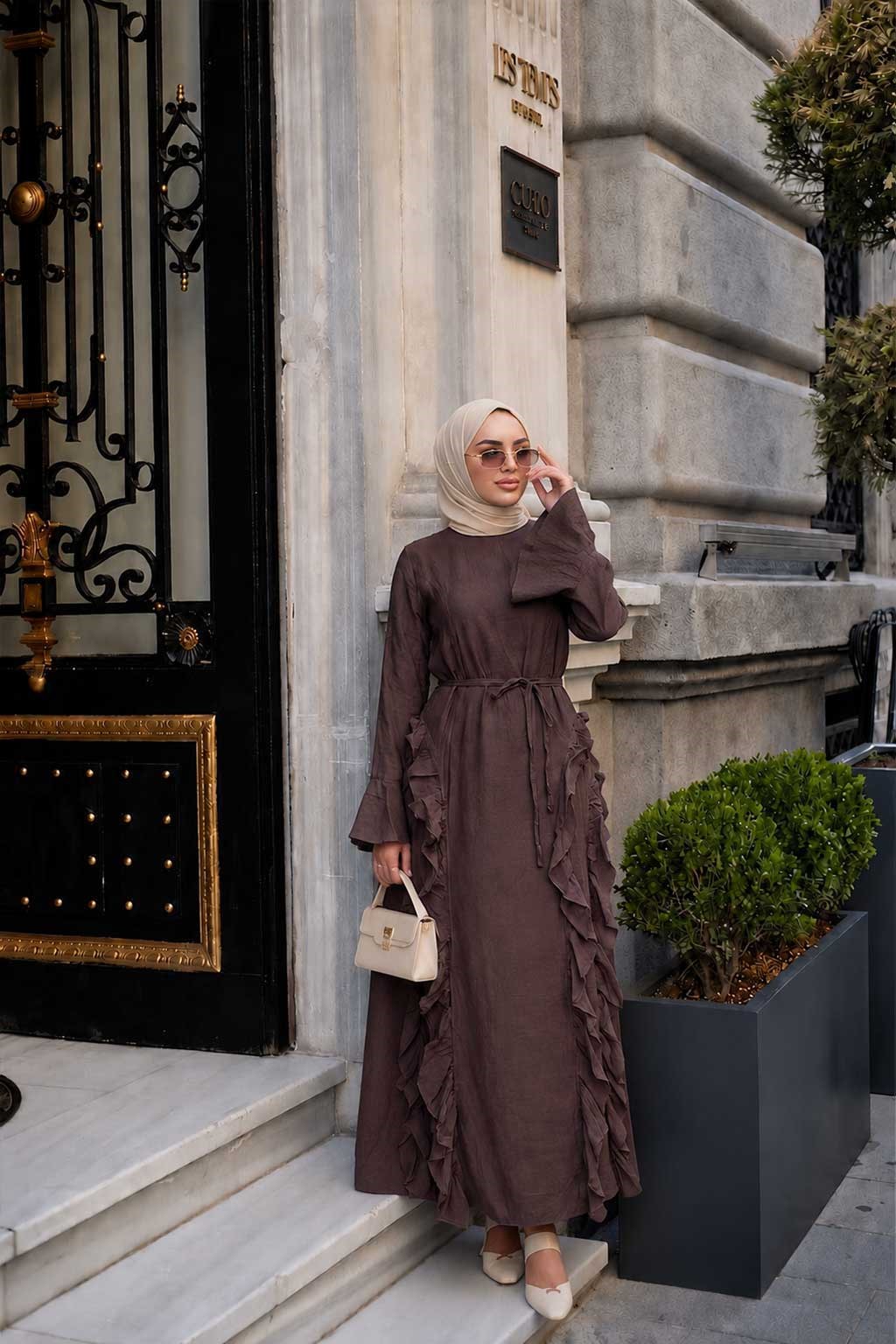 Tül Model Yanları Fırfırlı Elbise Kahverengi