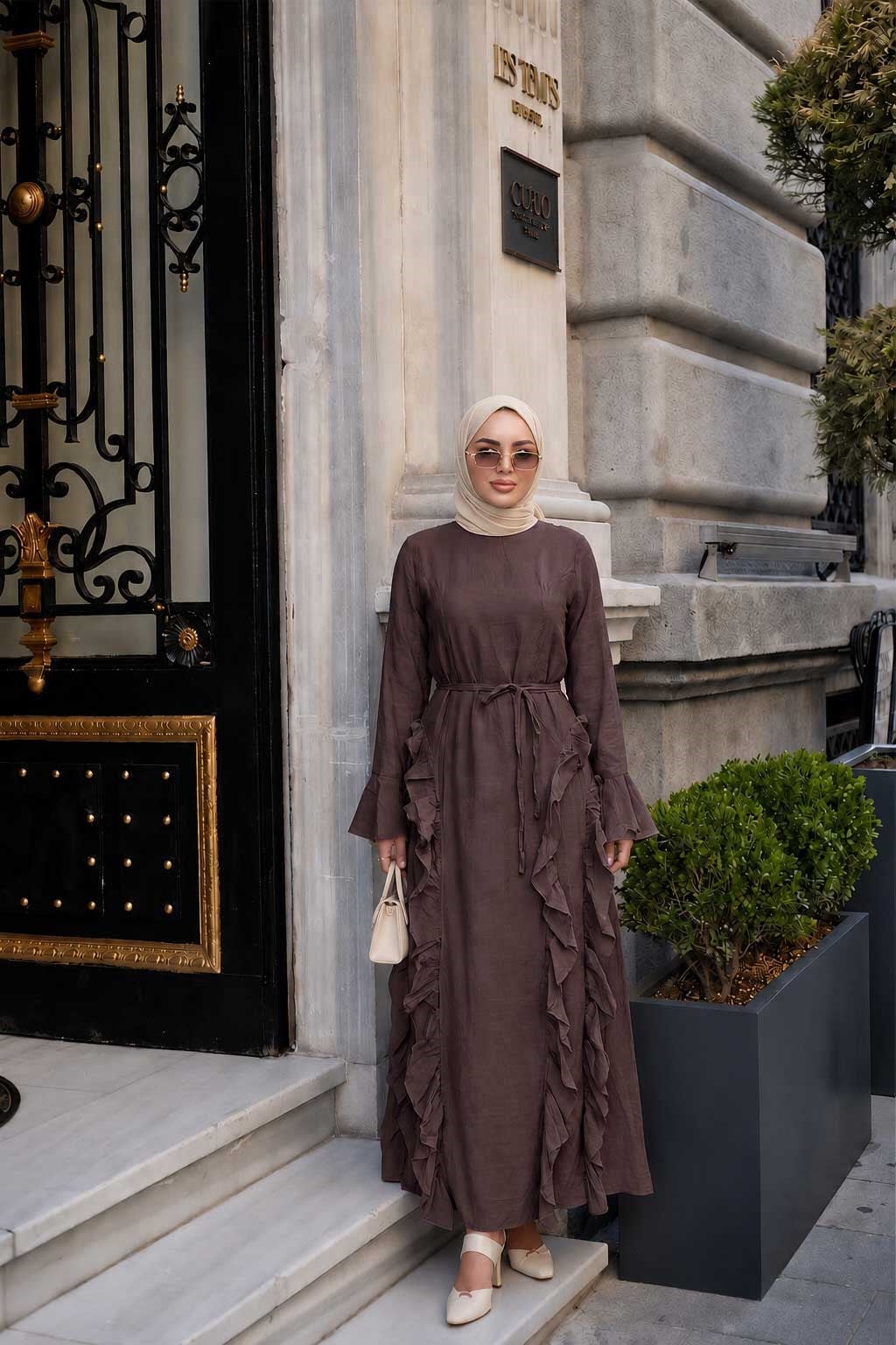 Tül Model Yanları Fırfırlı Elbise Kahverengi