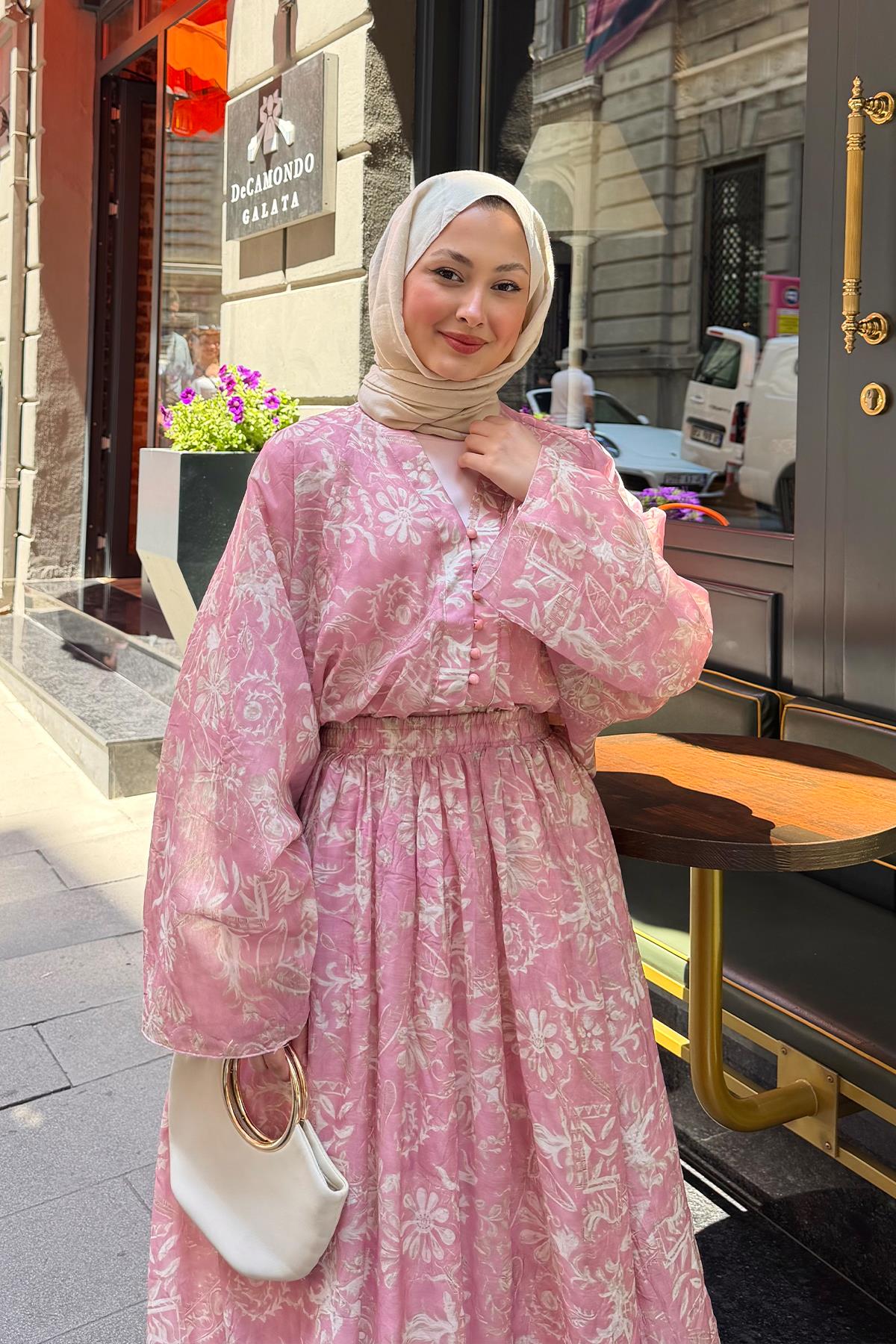 Üç Parçalı Çoban Düğme Detaylı Desenli Etekli Takım Pembe