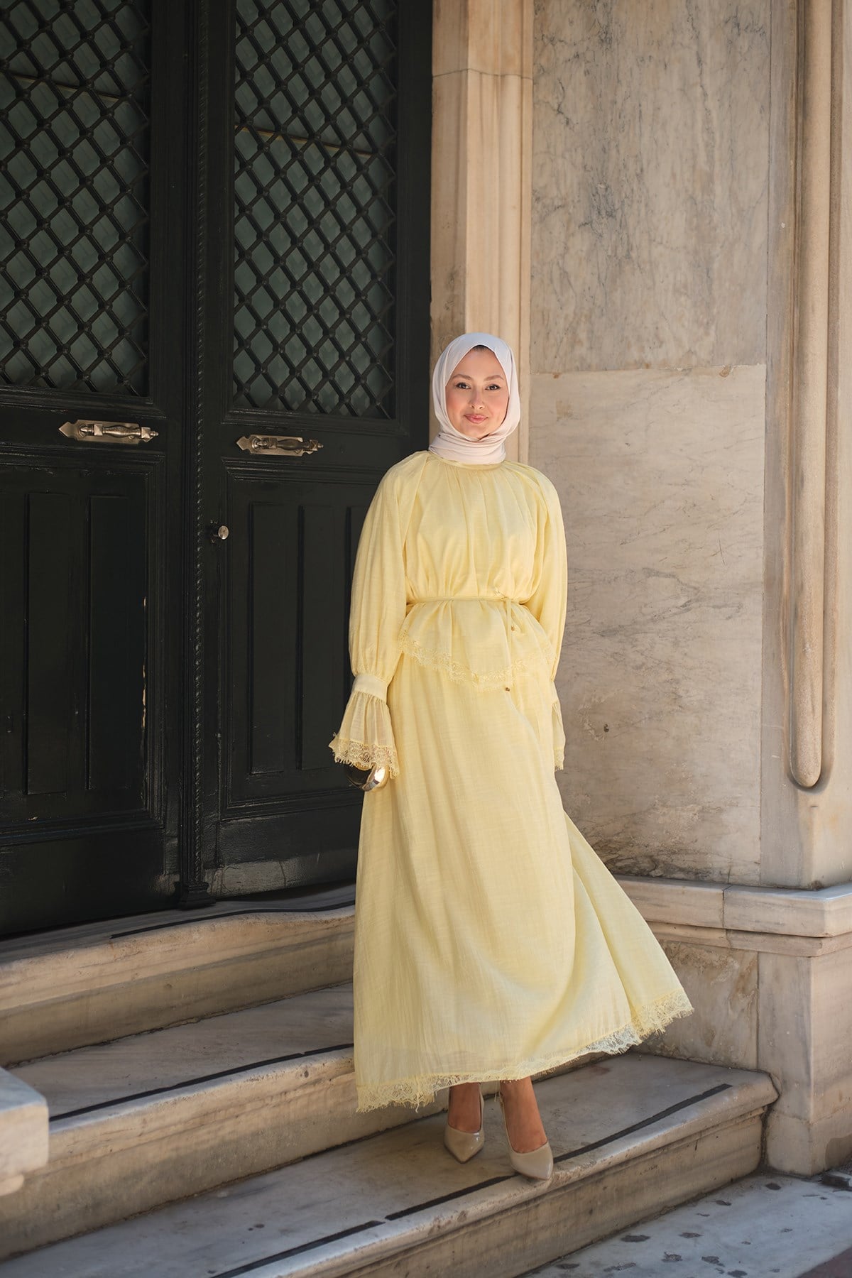 Uçları Tül Dantel Detaylı Bel Bağlamalı Takım Sarı