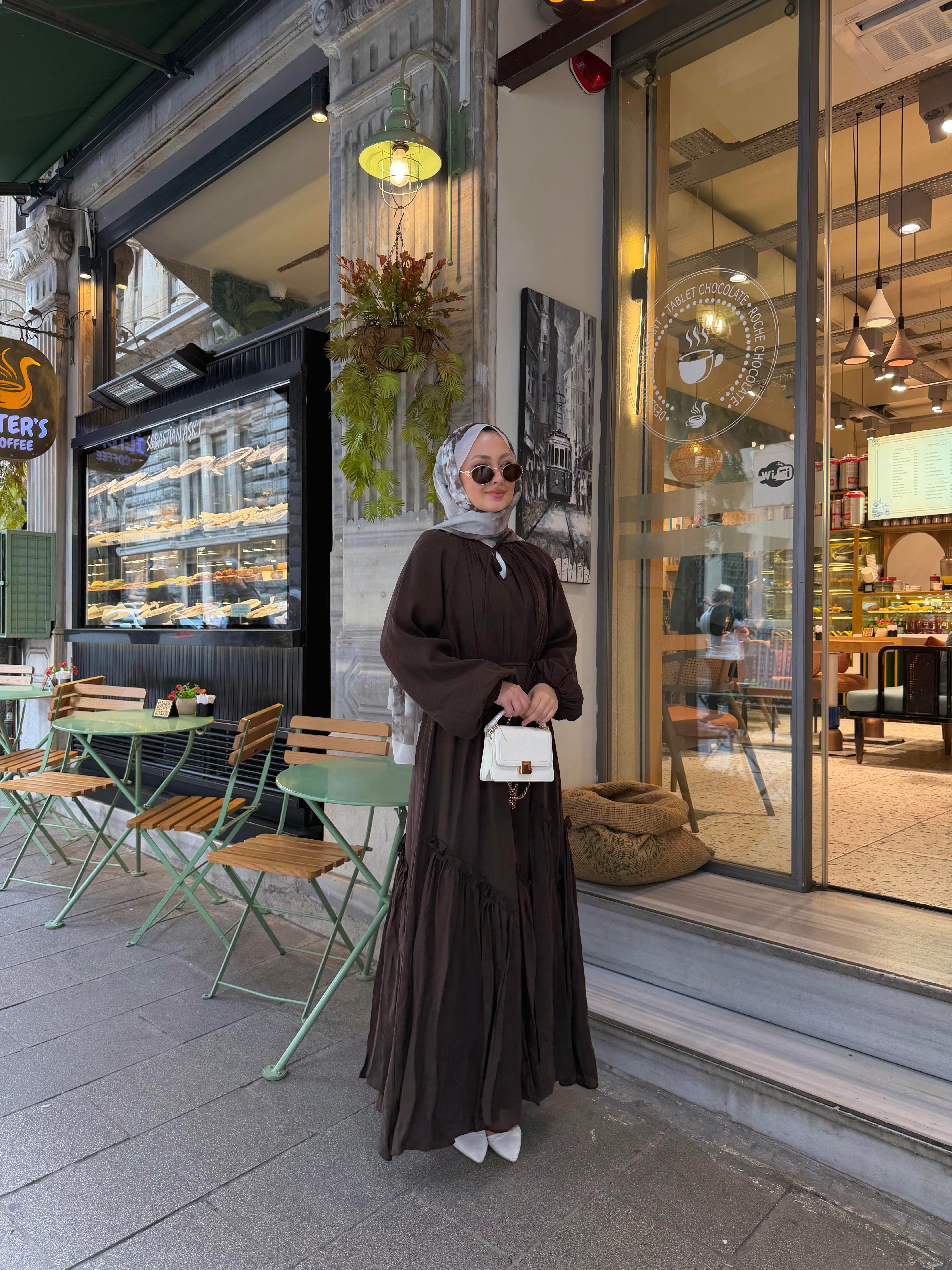 Yaka Bağcıklı Etek Kısmı Fırfır Detay Elbise Kahverengi