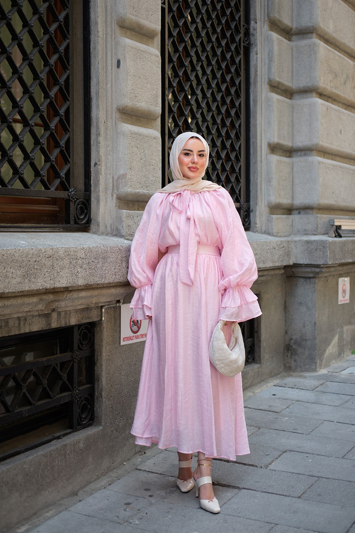 Yaka Bağlama Detaylı Etekli Takım Pembe