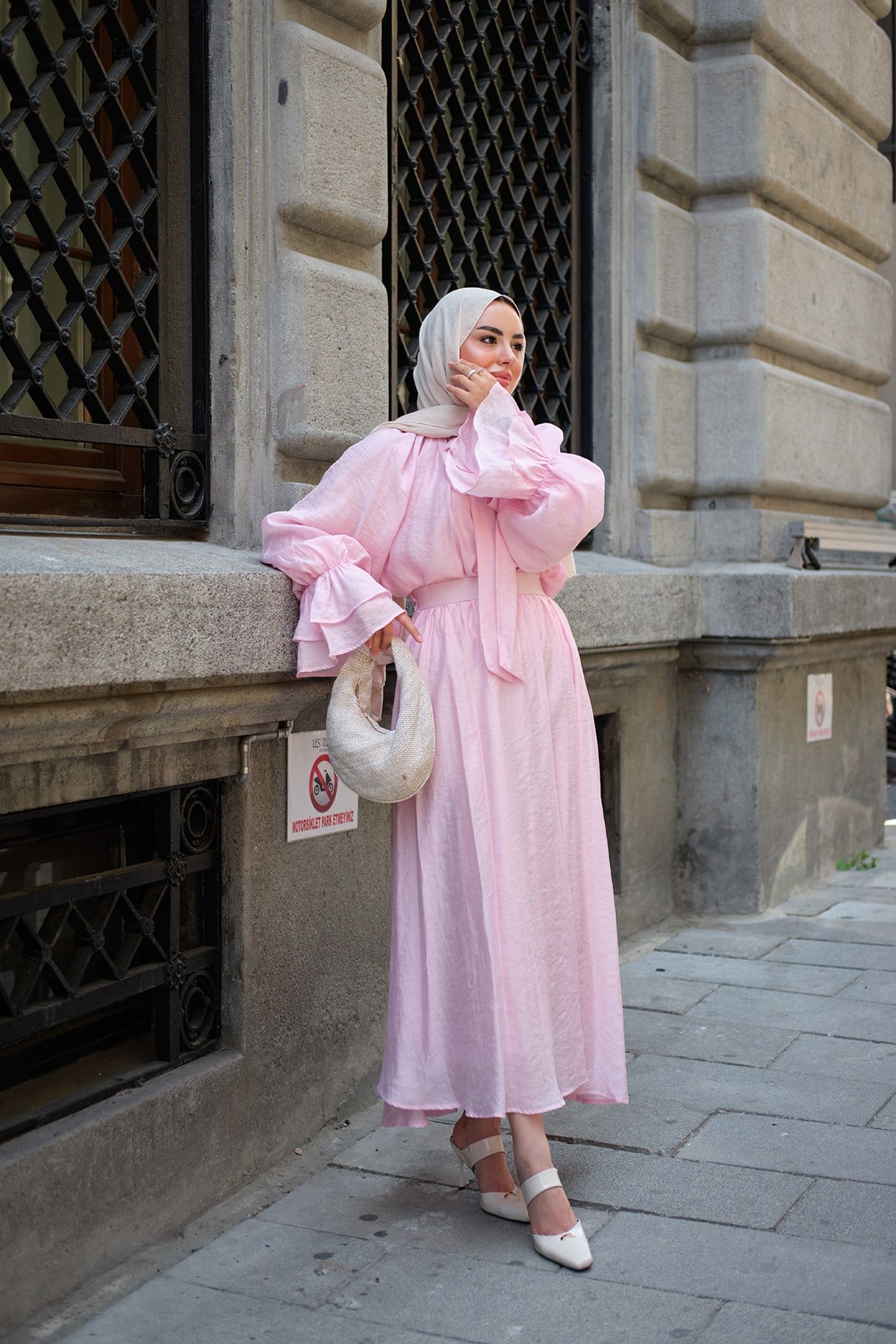 Yaka Bağlama Detaylı Etekli Takım Pembe