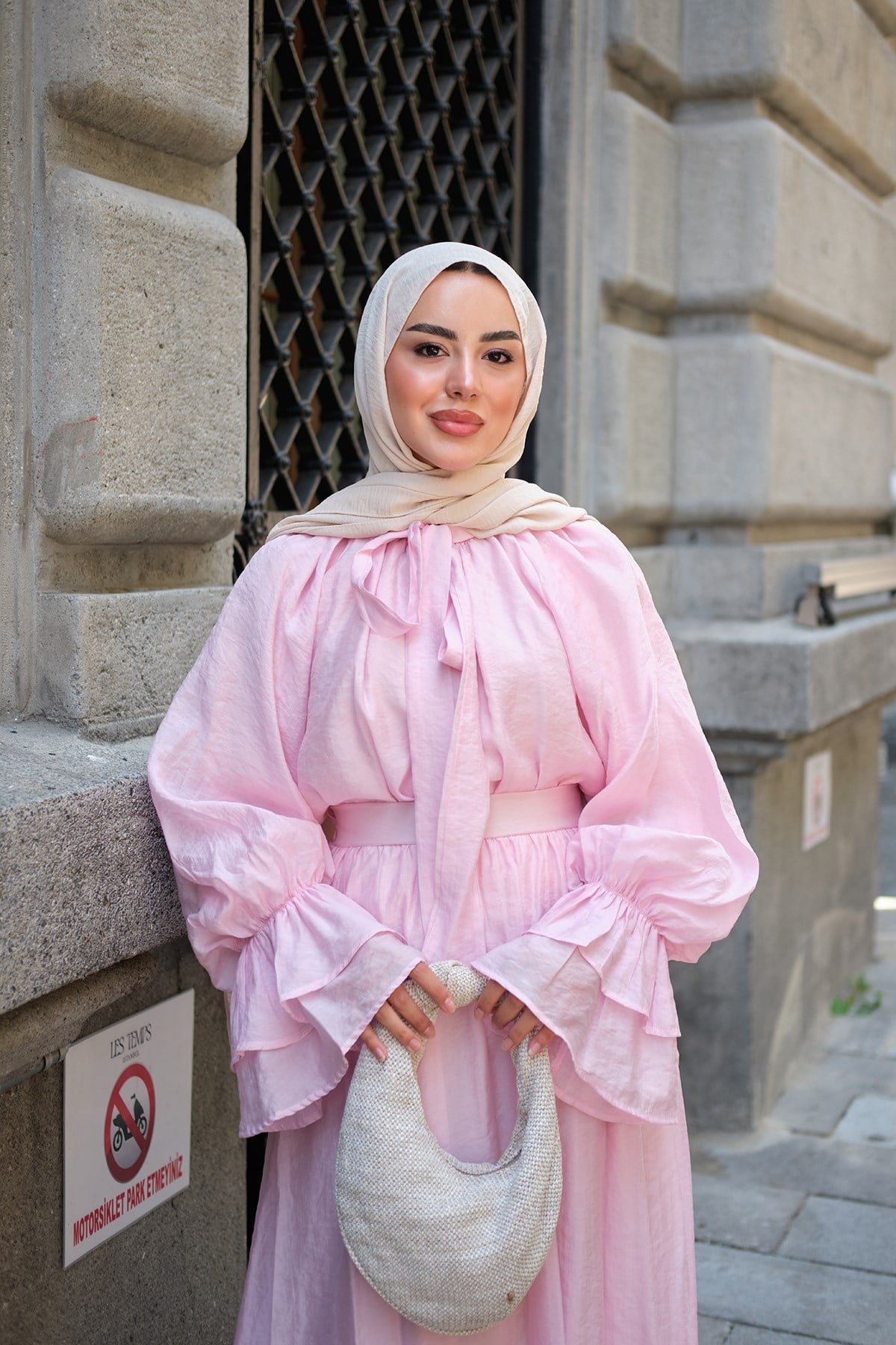 Yaka Bağlama Detaylı Etekli Takım Pembe