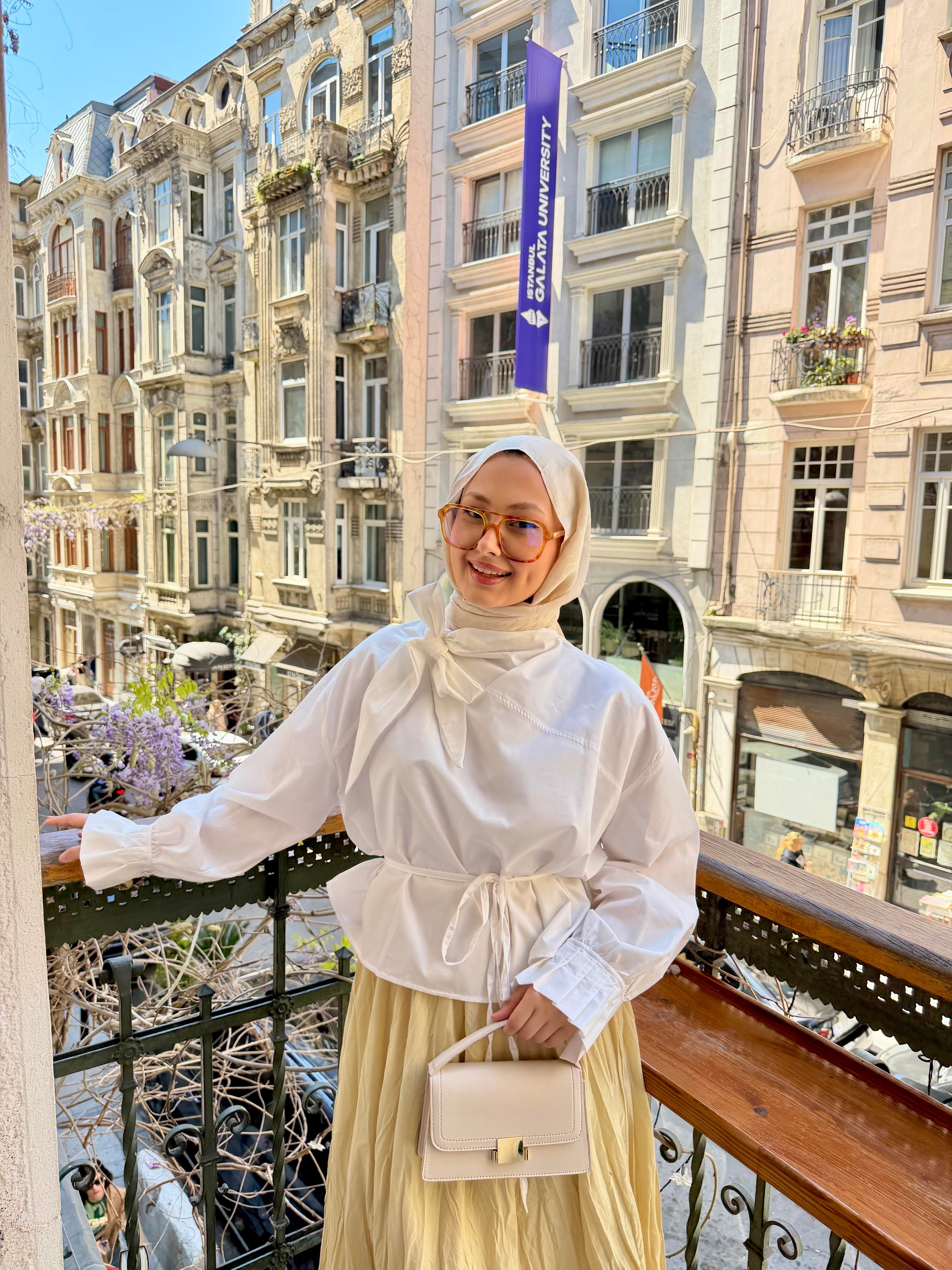 Yaka Bağlamalı Çima Detay Bel Bağlamalı Bluz Beyaz