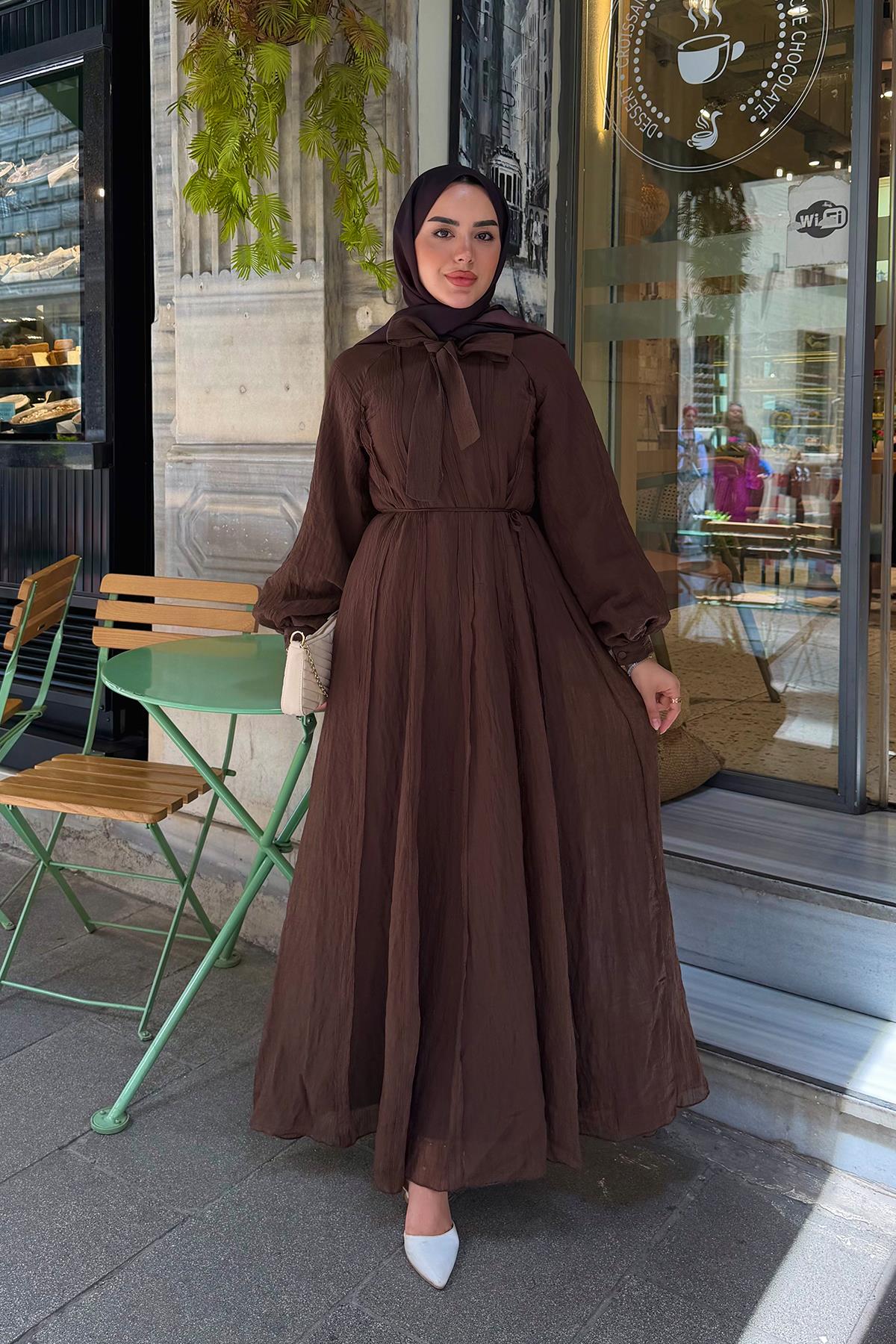 Yaka Bağlamalı Tül Kumaş Detay Bel Bağlamalı Elbise Kahverengi