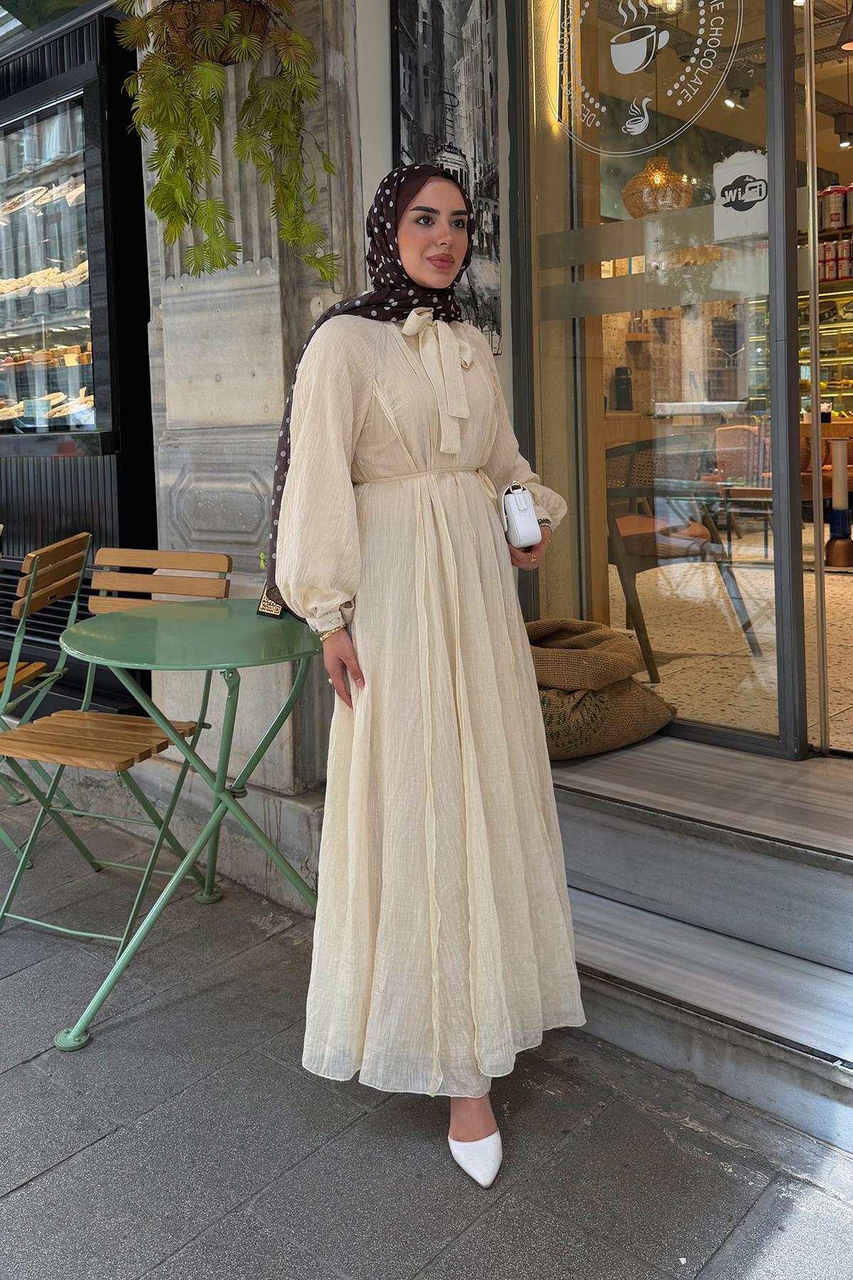 Yaka Bağlamalı Tül Kumaş Detay Bel Bağlamalı Elbise Krem