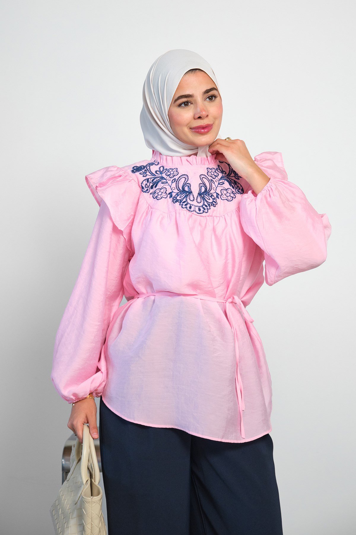 Yaka Fırfırlı Nakış Detay Bel Bağlamalı Bluz Pembe