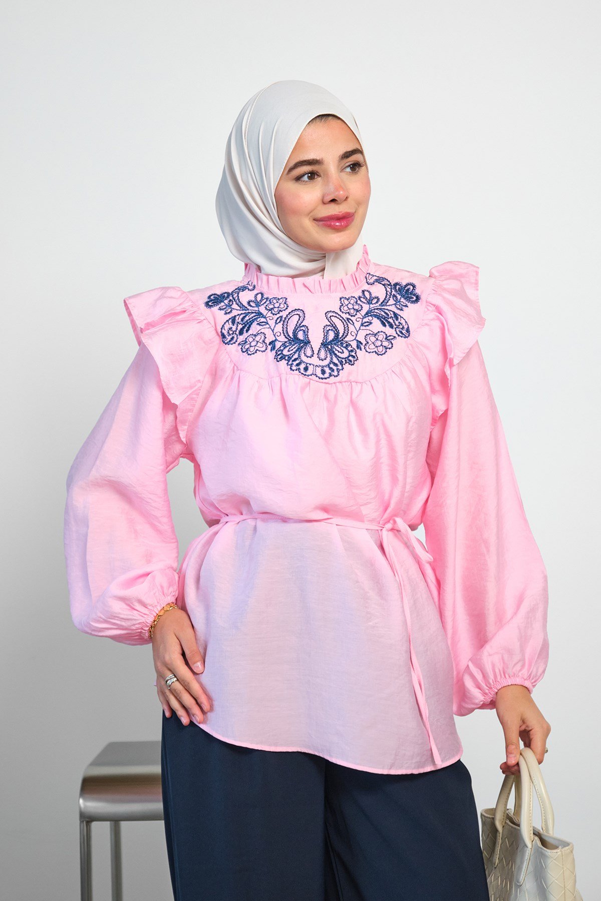 Yaka Fırfırlı Nakış Detay Bel Bağlamalı Bluz Pembe