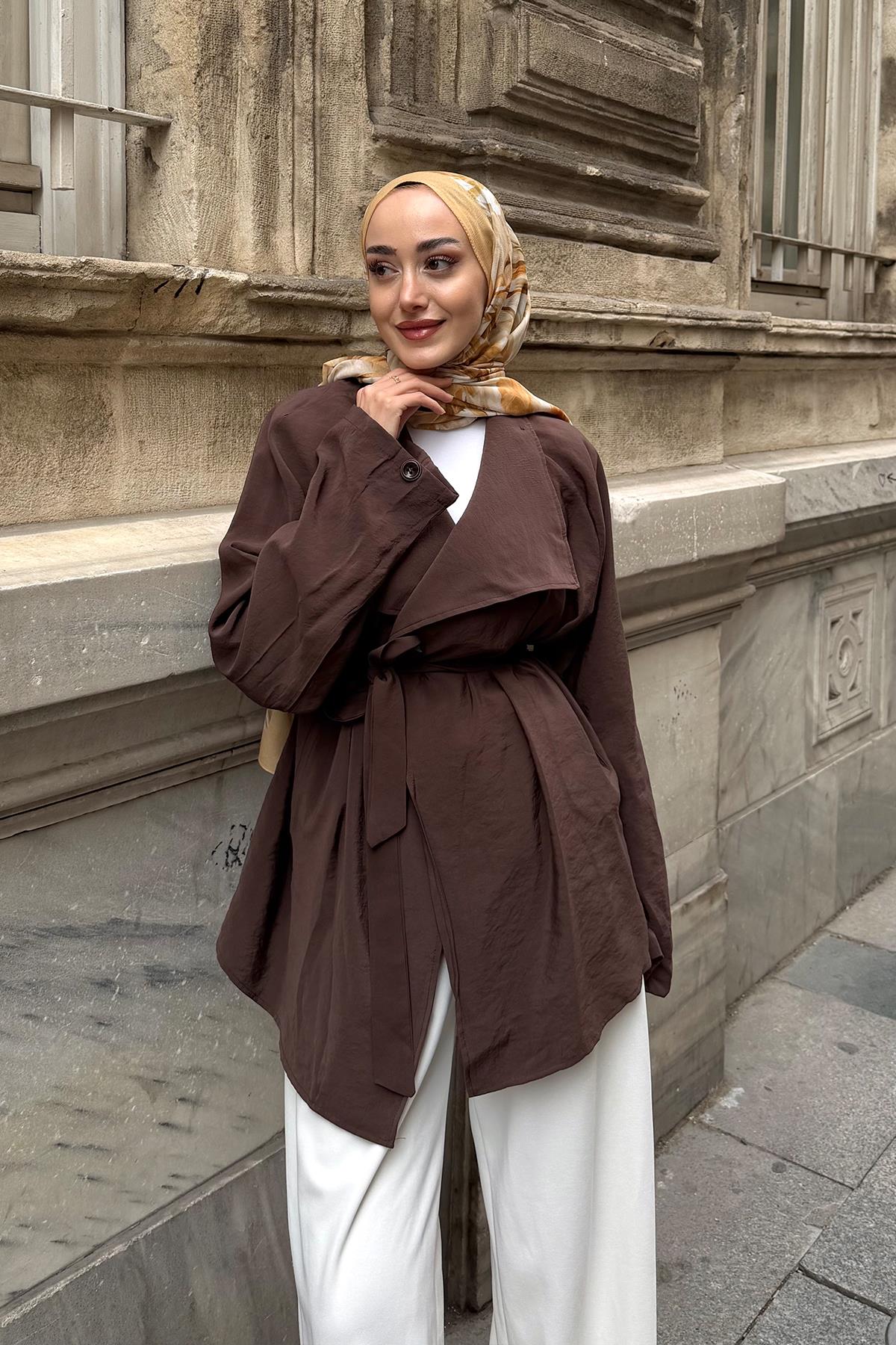 Yaka Tek Düğme Detay Bel Bağlamalı Kimono Kahverengi