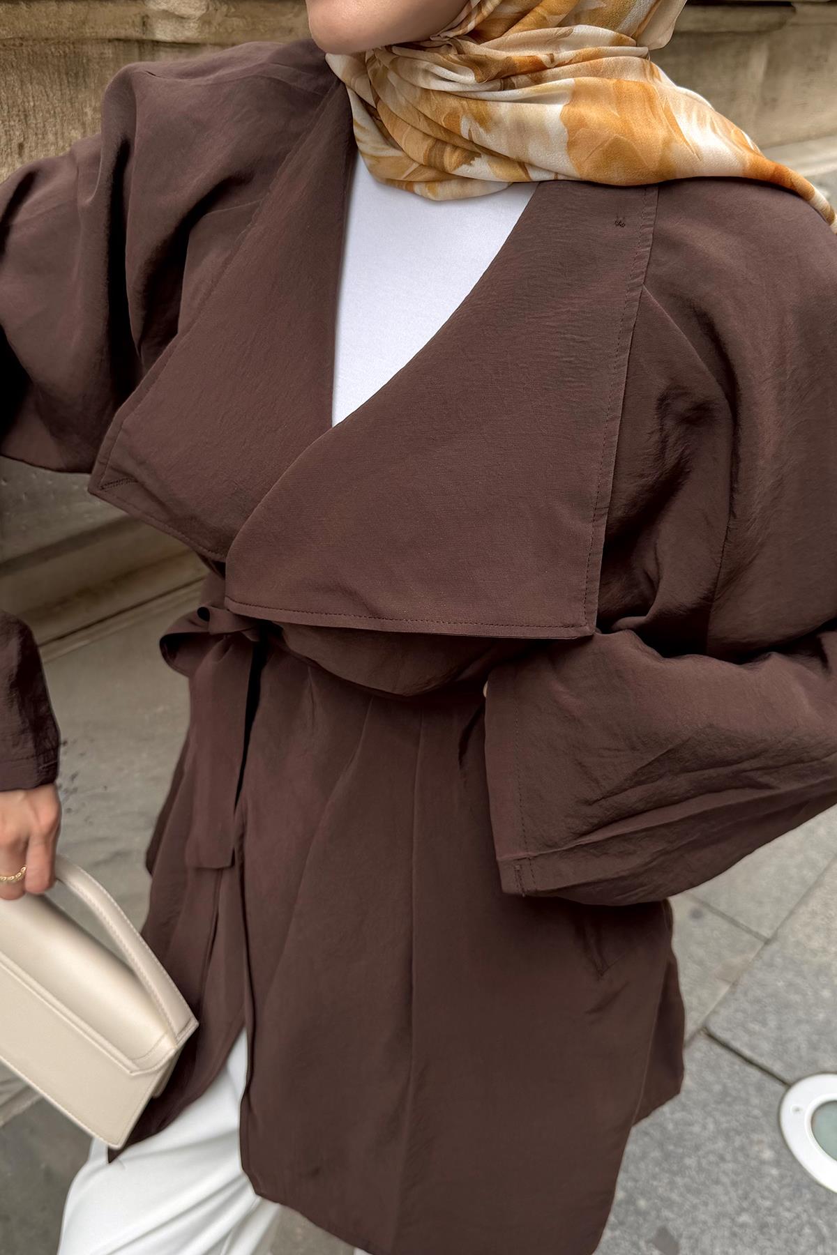 Yaka Tek Düğme Detay Bel Bağlamalı Kimono Kahverengi