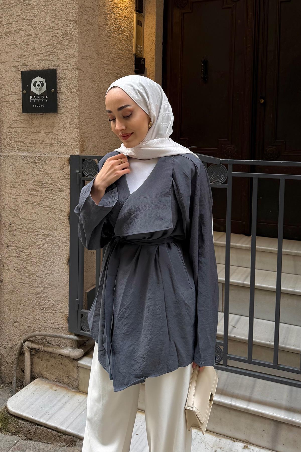 Yaka Tek Düğme Detay Bel Bağlamalı Kimono Antrasit