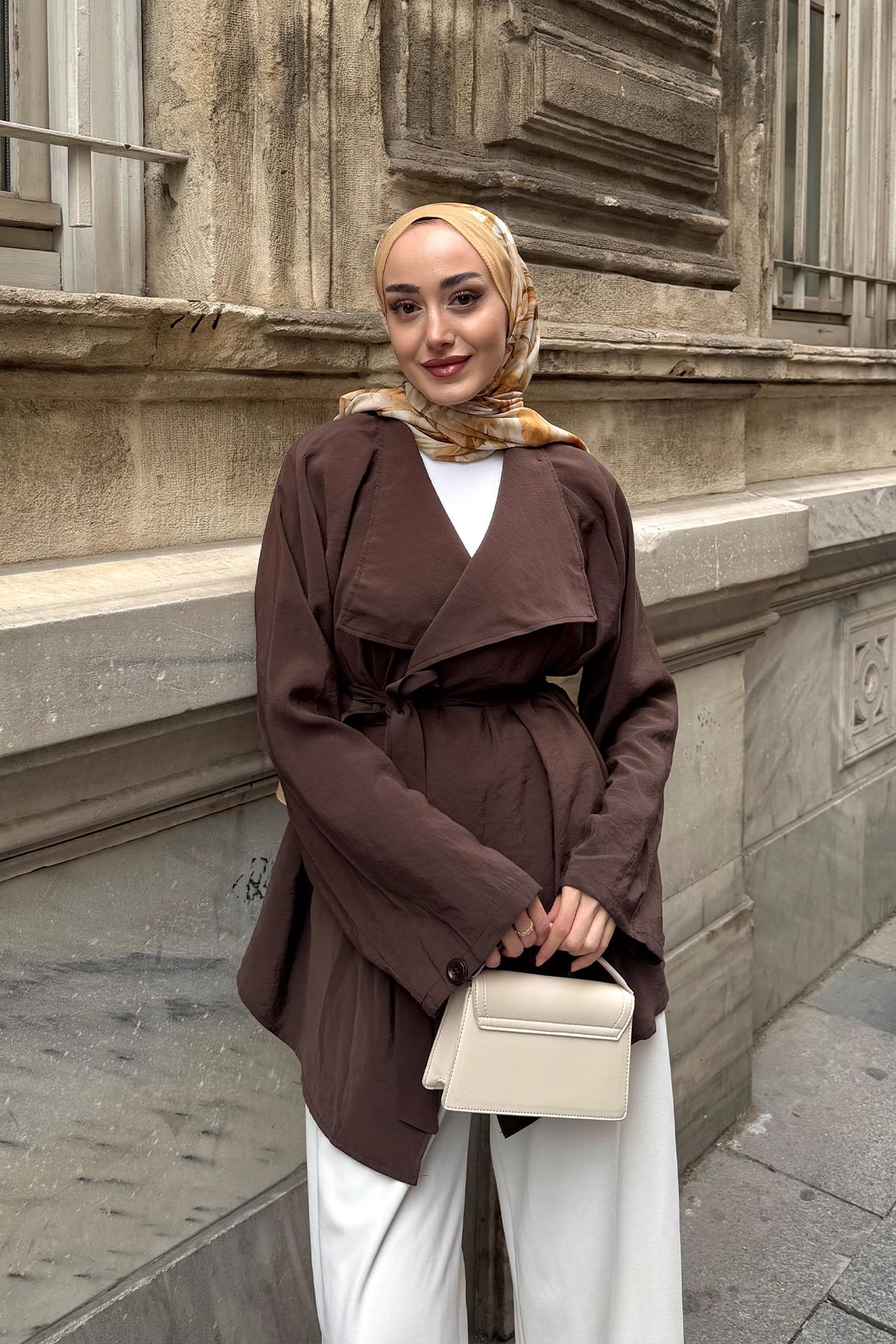 Yaka Tek Düğme Detay Bel Bağlamalı Kimono Kahverengi