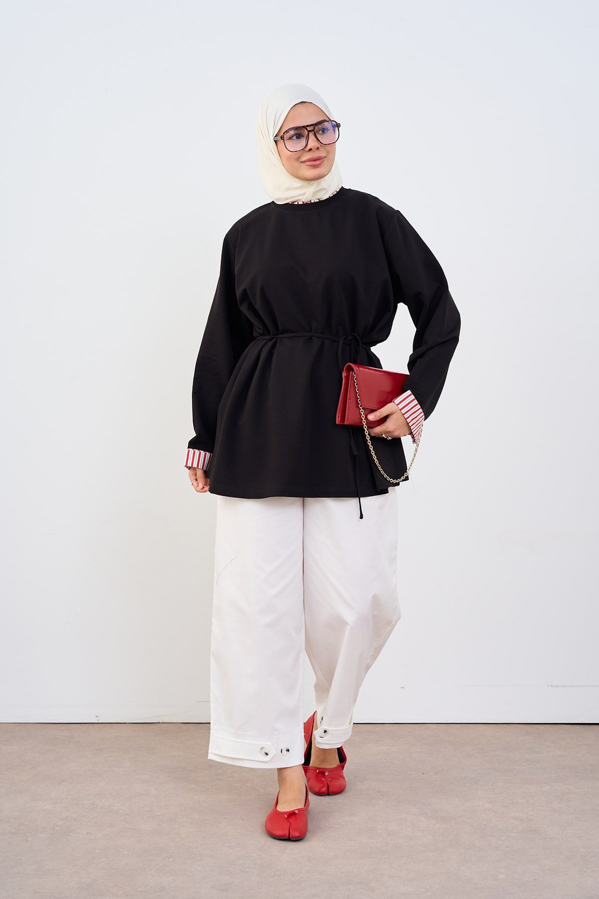 Yaka Ve Kolları Çizgi Garnili Bel Bağlamalı Sweatshirt Siyah