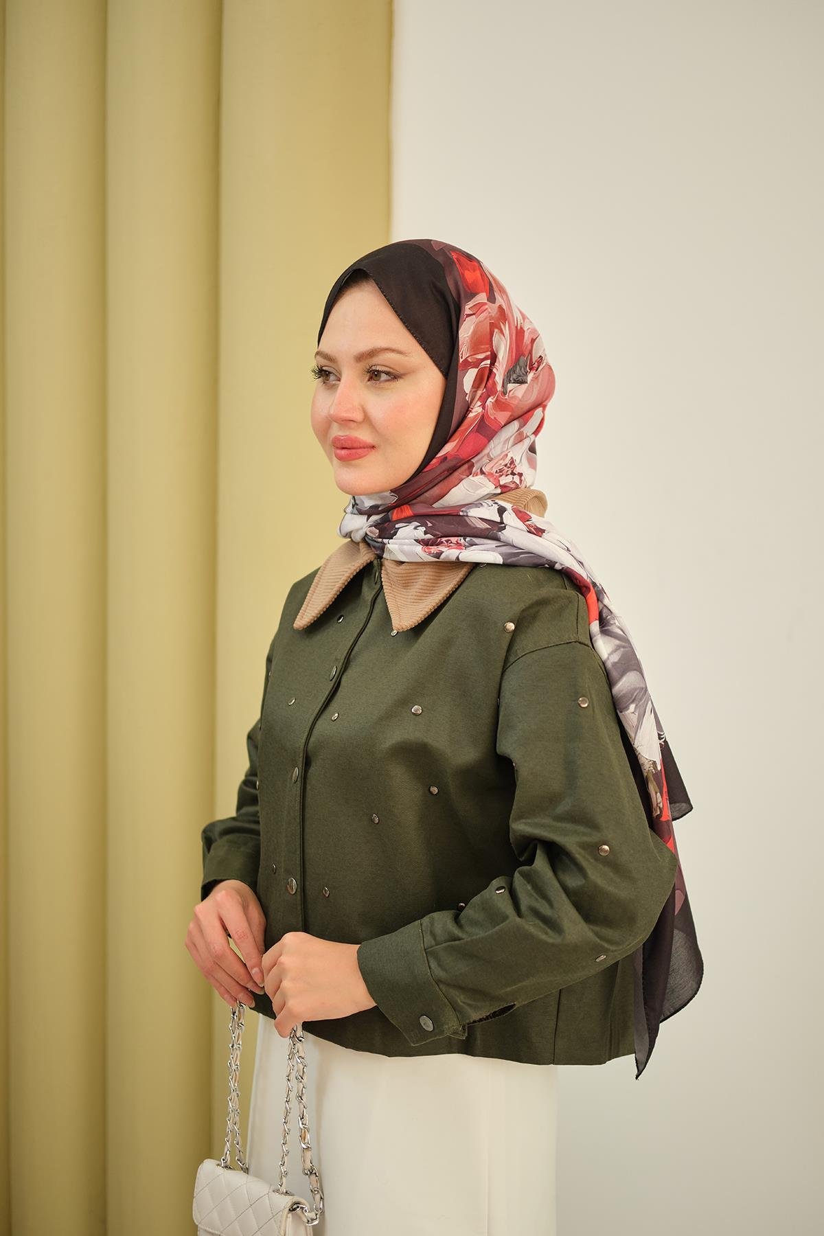 Yakası Kadife Detay Kısa Ceket Zümrüt Yeşil