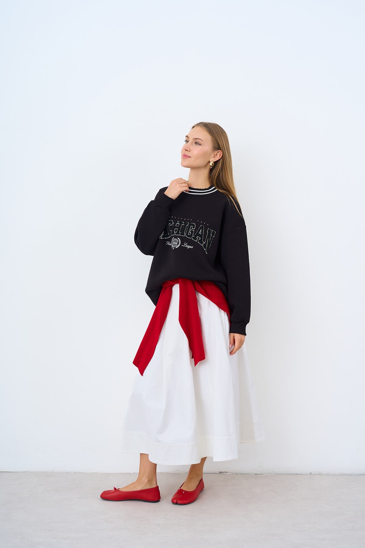 Yakası Şerit Detay Kolej Baskılı Sweatshirt Siyah