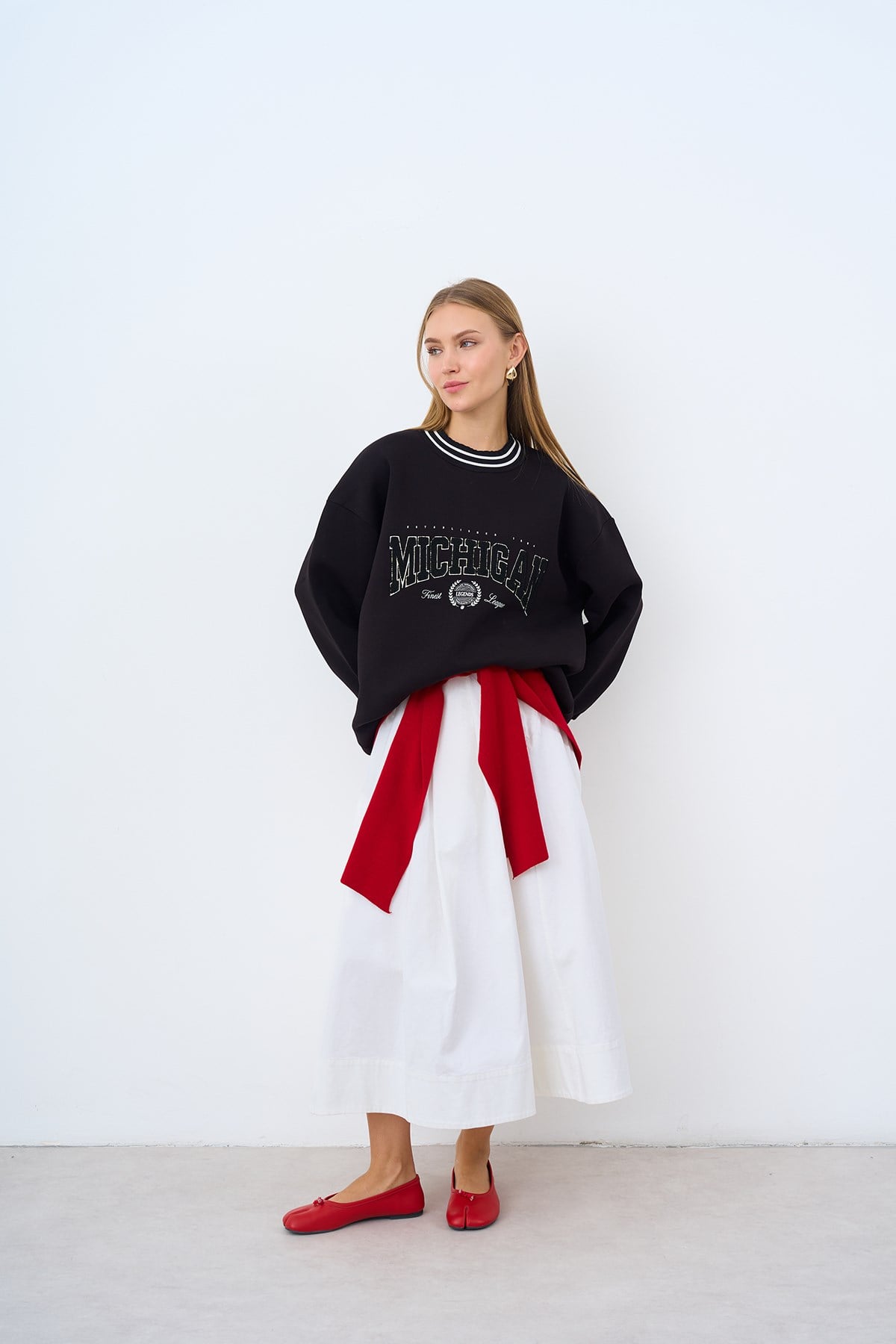 Yakası Şerit Detay Kolej Baskılı Sweatshirt Siyah