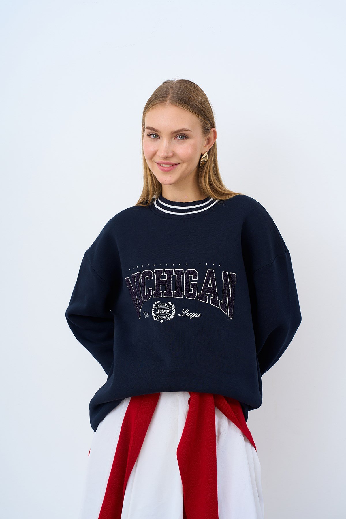 Yakası Şerit Detay Kolej Baskılı Sweatshirt Lacivert