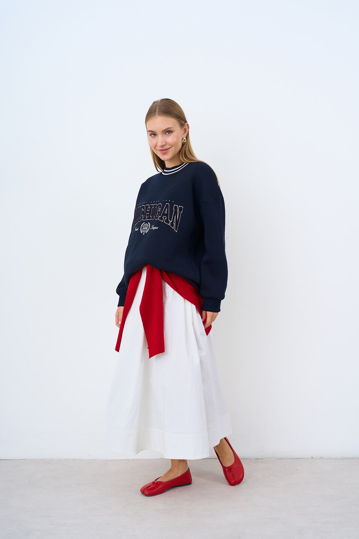 Yakası Şerit Detay Kolej Baskılı Sweatshirt Lacivert