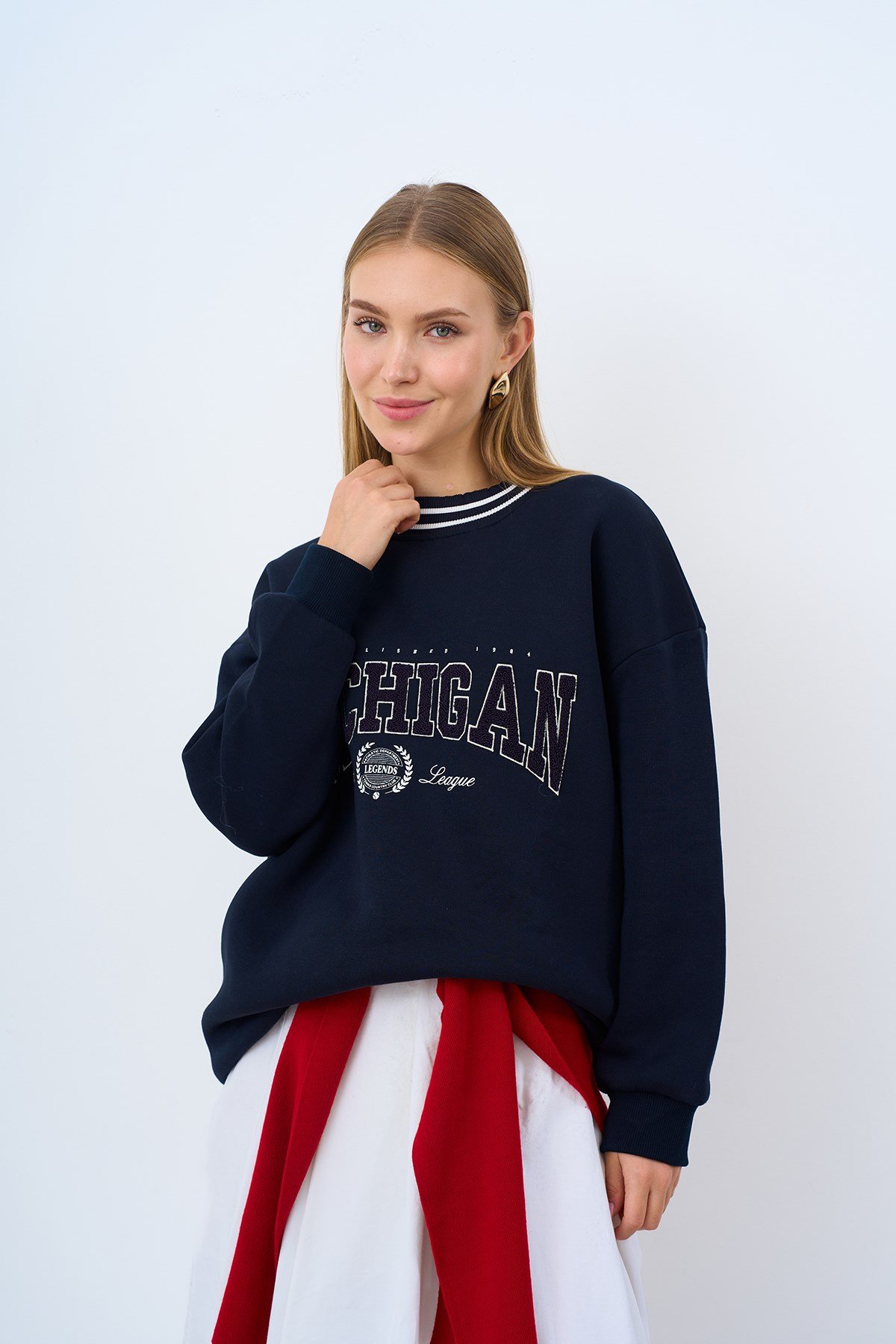 Yakası Şerit Detay Kolej Baskılı Sweatshirt Lacivert