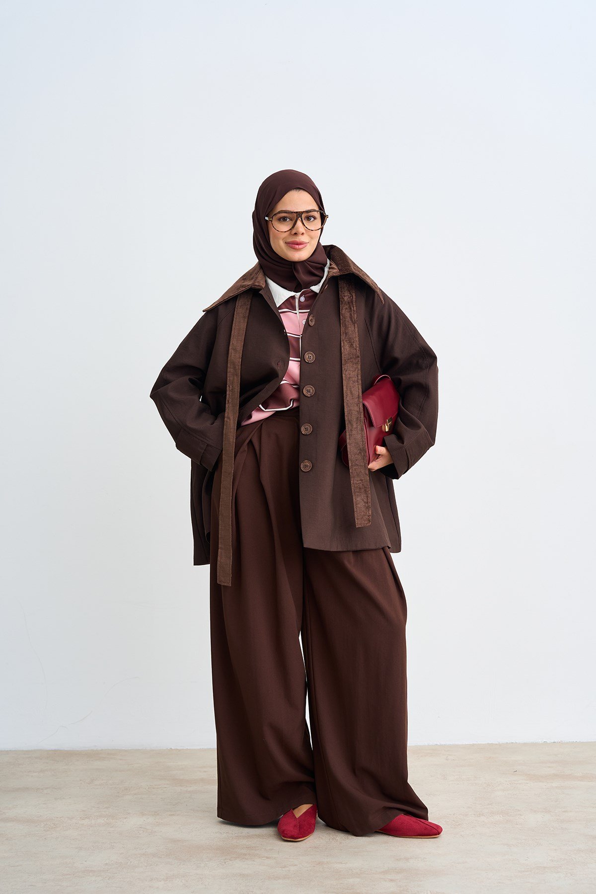 Yakası Süet Detay Bel Bağlamalı Kısa Trençkot Kahverengi