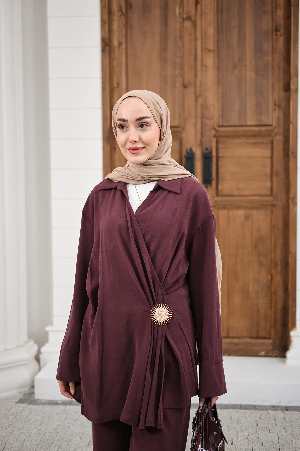 Yandan Bağlamalı Broş Detay Takım Bordo