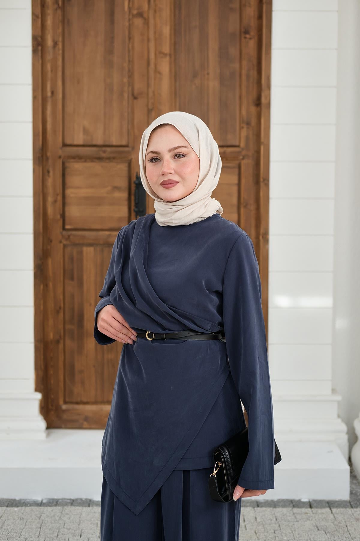Yandan Dikişli Parça Detay Pantolonlu Takım Lacivert
