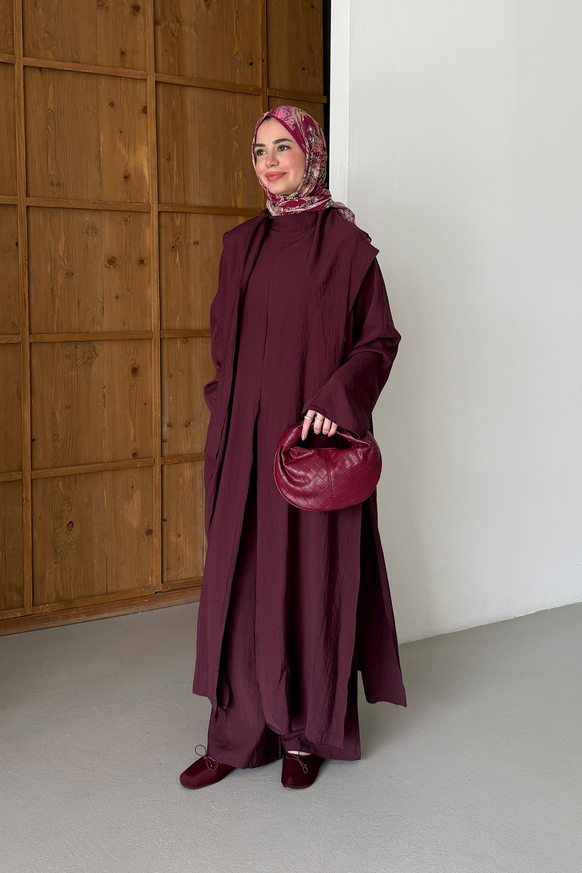 Yanları Uzun Yırtmaçlı Takım Bordo