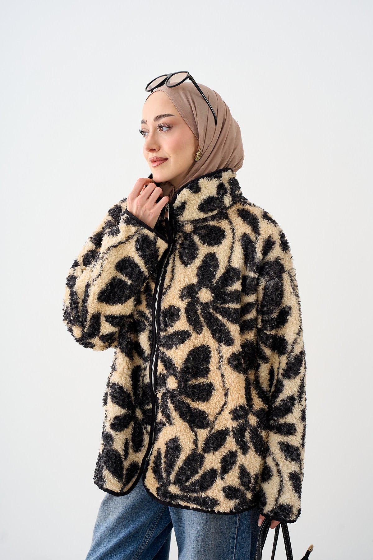 Yaprak Desen Dik Yaka Fermuarlı Peluş Ceket Krem