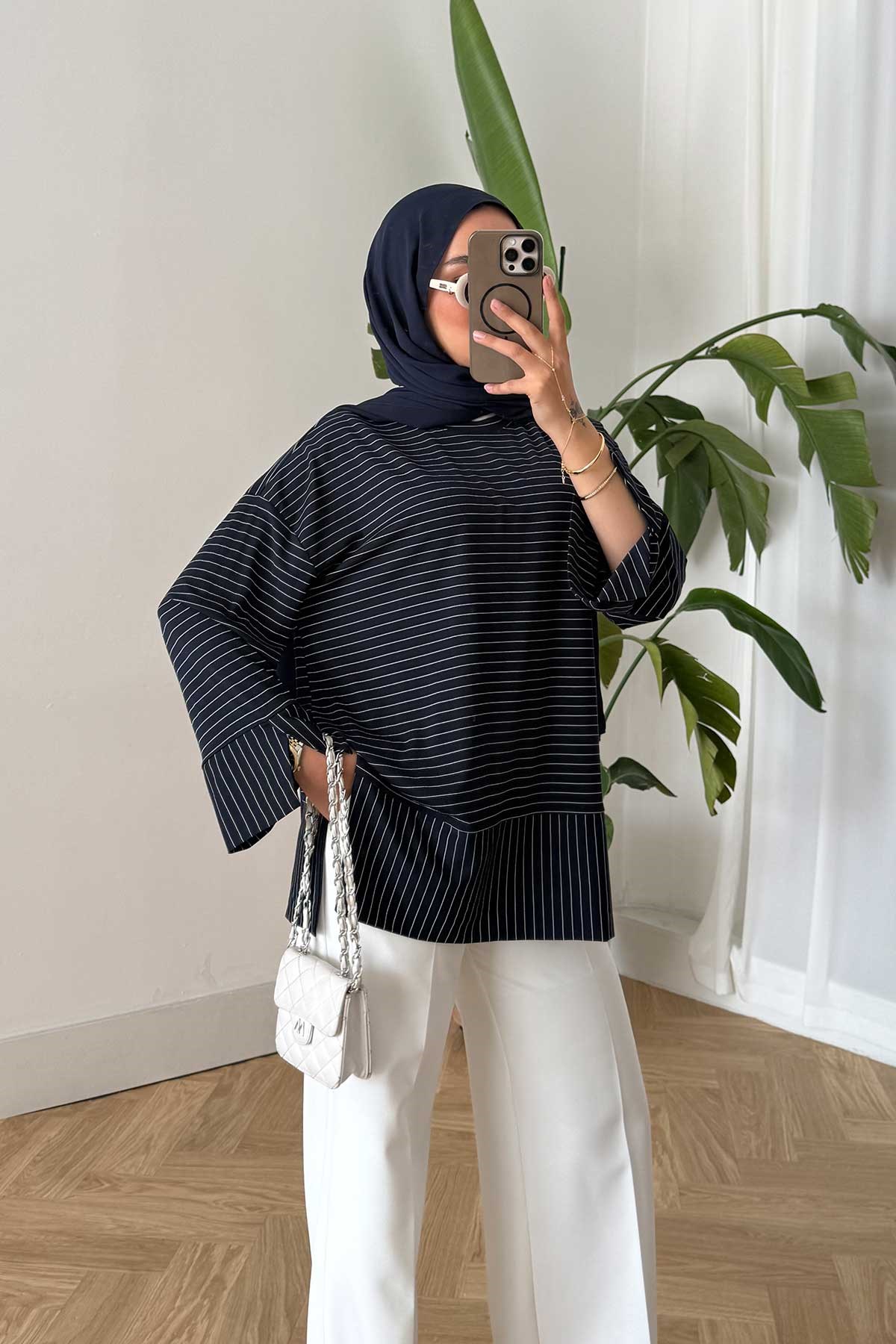 Yırtmaç Detay Çizgili Sweatshirt Lacivert