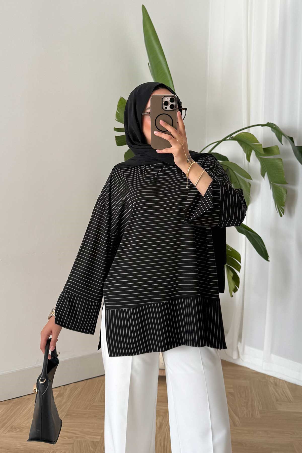 Yırtmaç Detay Çizgili Sweatshirt Siyah