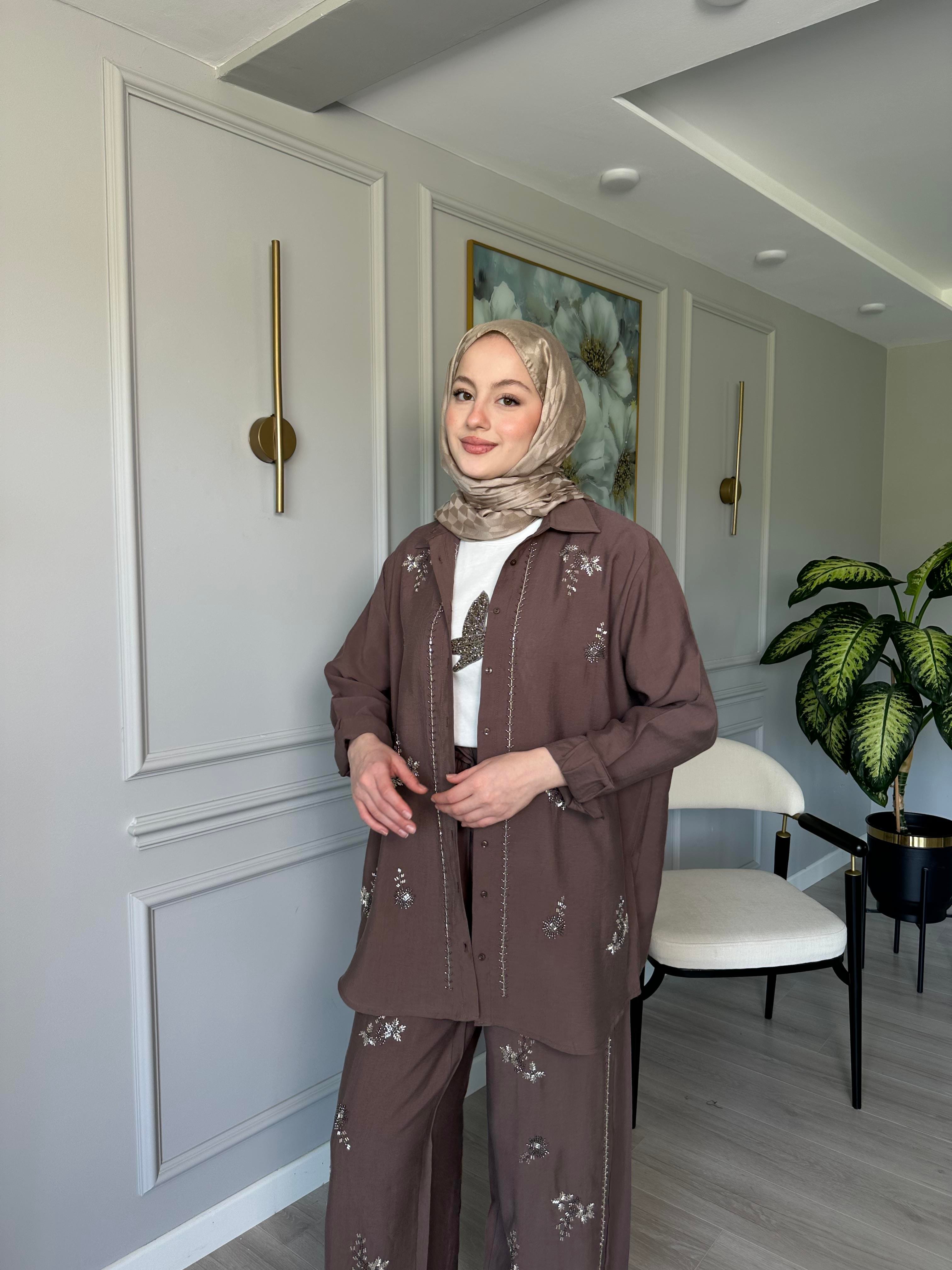 Kahverengi Gömlek – Tensel Kumaş, Önü Taş İşlemeli