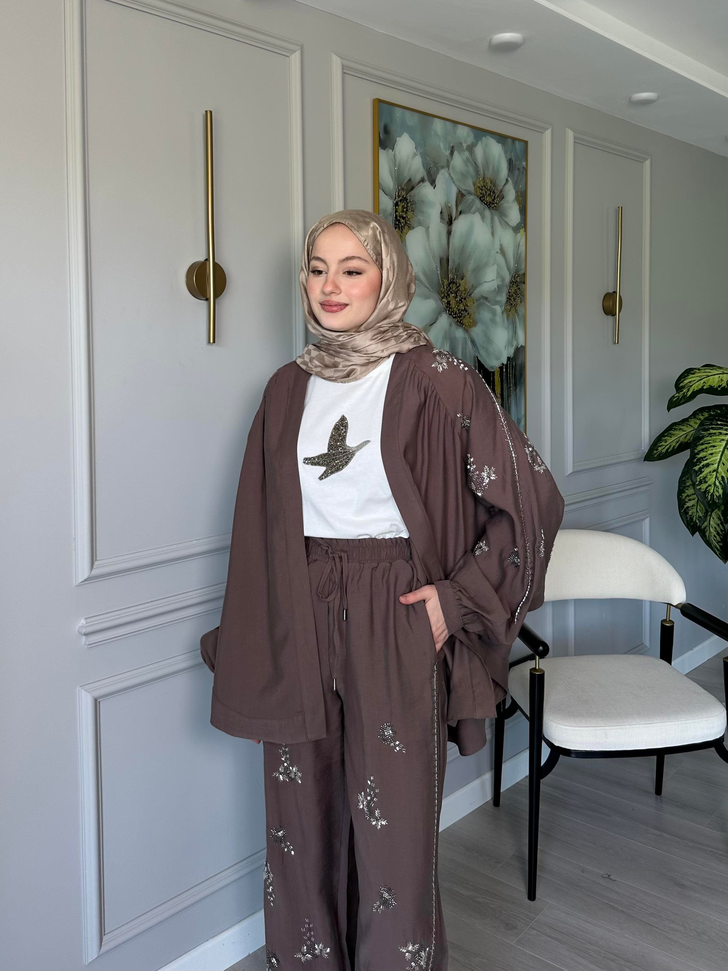 Kahverengi Kimono – Tensel Kumaş, Sırtı ve Kolları Taş İşlemeli