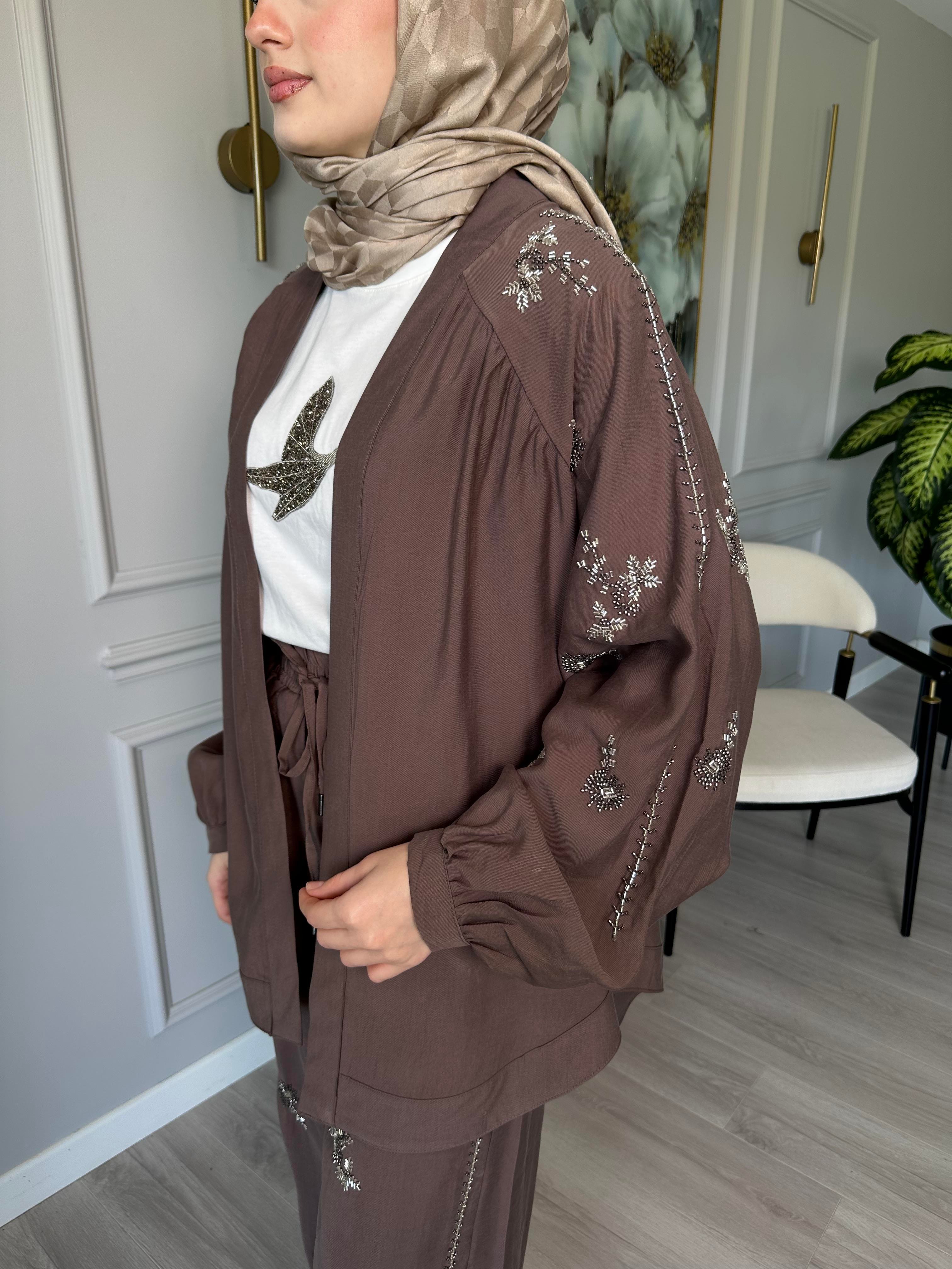 Kahverengi Kimono – Tensel Kumaş, Sırtı ve Kolları Taş İşlemeli