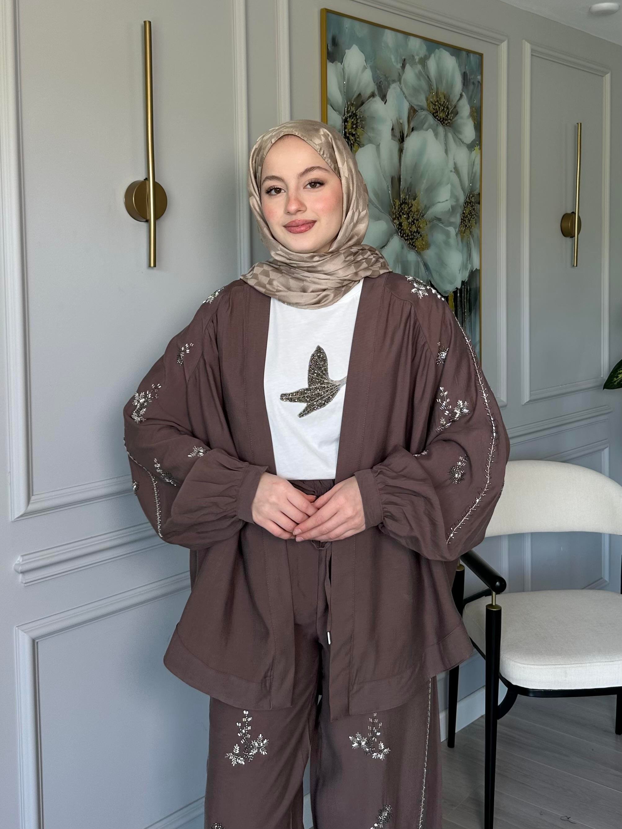 Kahverengi Kimono – Tensel Kumaş, Sırtı ve Kolları Taş İşlemeli