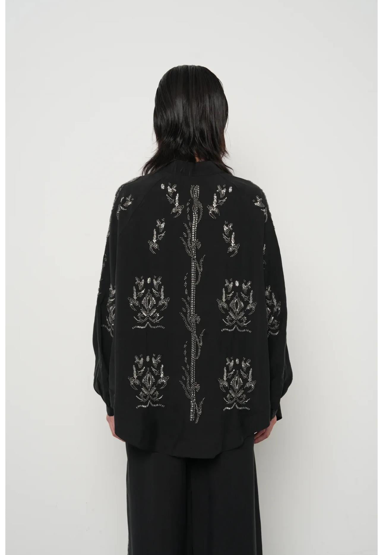 Siyah Kimono – Tensel Kumaş, Sırtı ve Kolları Taş İşlemeli